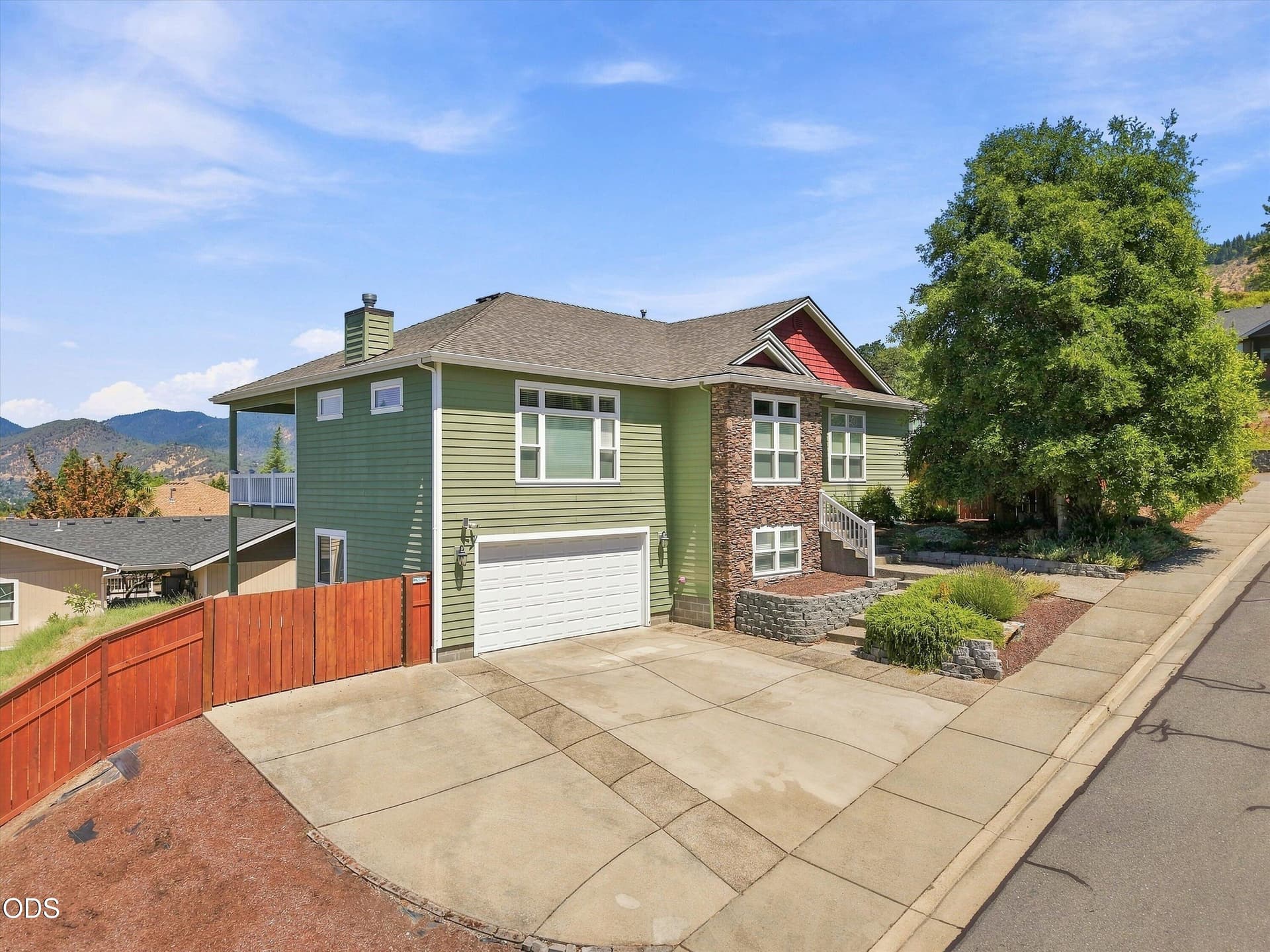02-2568 SE Coriander Way-2. Photo 2 of 59, 2568 SE Coriander Way, Grants Pass, OR 97527