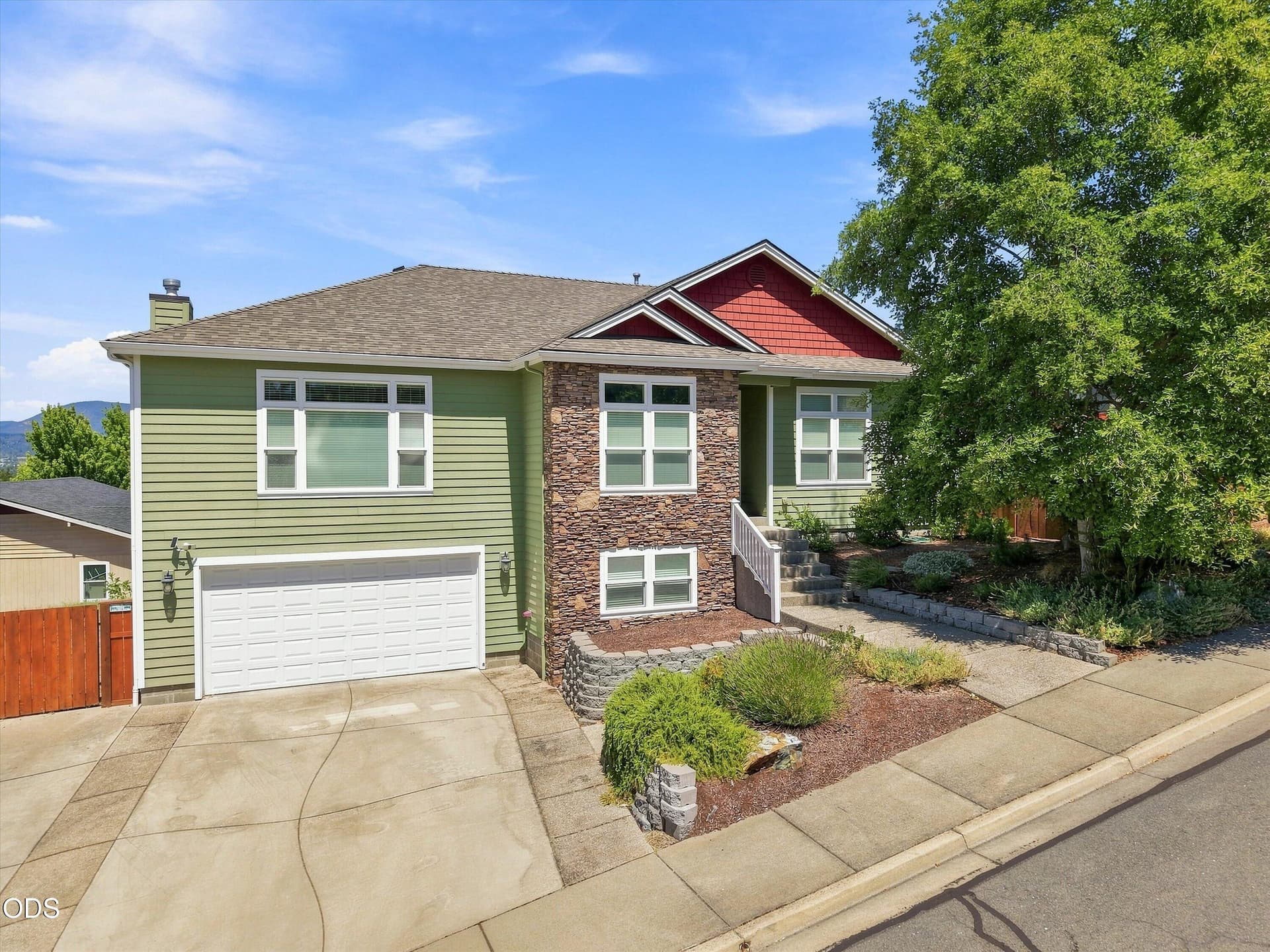 03-2568 SE Coriander Way-3. Photo 3 of 59, 2568 SE Coriander Way, Grants Pass, OR 97527