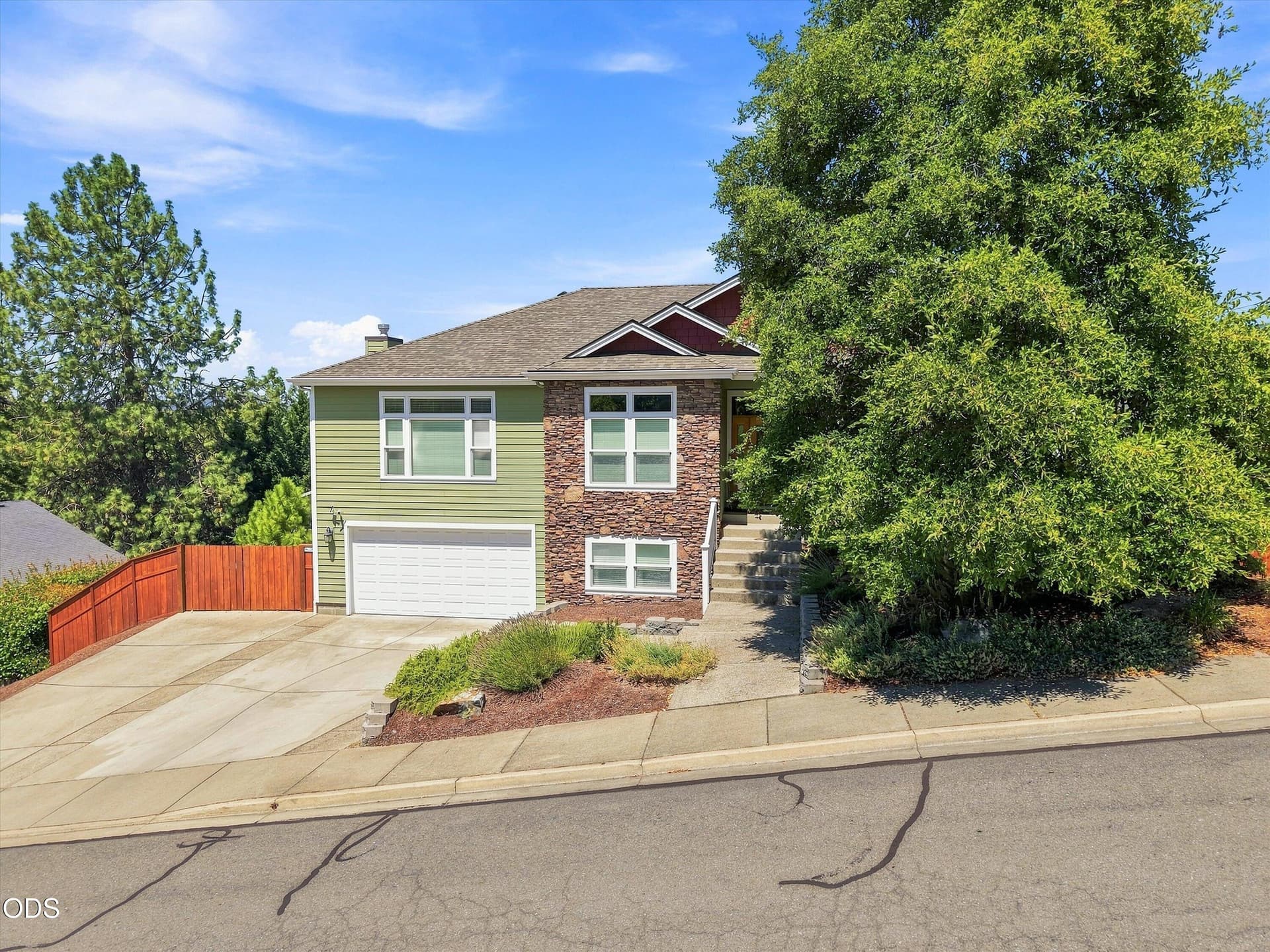 04-2568 SE Coriander Way-4. Photo 4 of 59, 2568 SE Coriander Way, Grants Pass, OR 97527