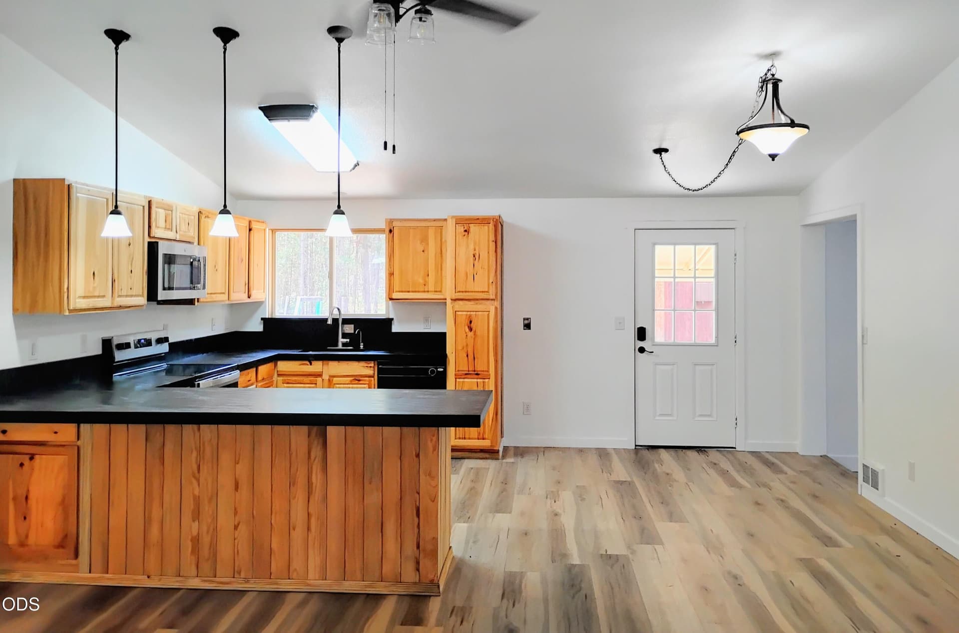 Kitchen/Rear Entry. Photo 4 of 21, 16947 Quartz Hill Road, Bend, OR 97707