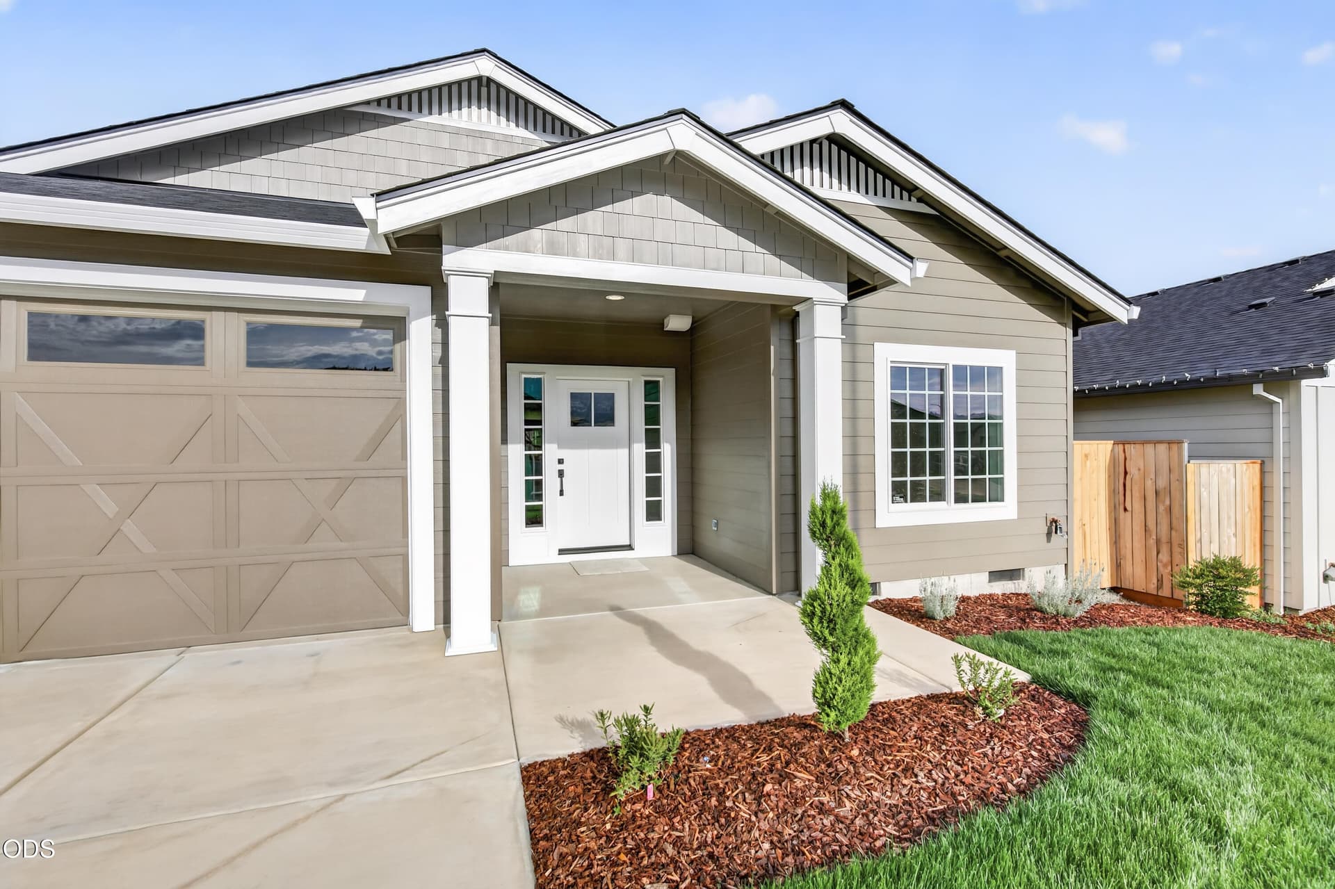 9R9A5498. Photo 3 of 32, 3233 Garner Way, Medford, OR 97504