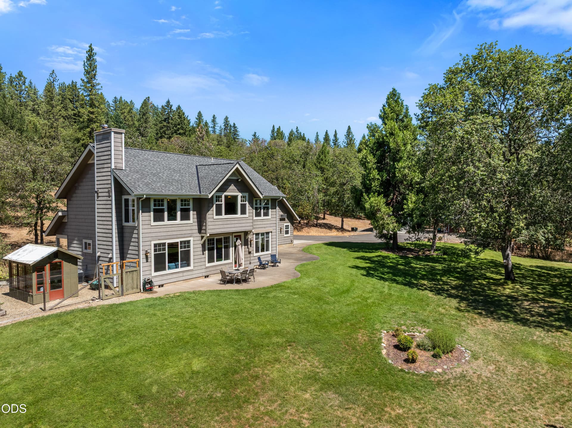 house. Photo 2 of 49, 375 Mountain Paradise Drive, Grants Pass, OR 97526