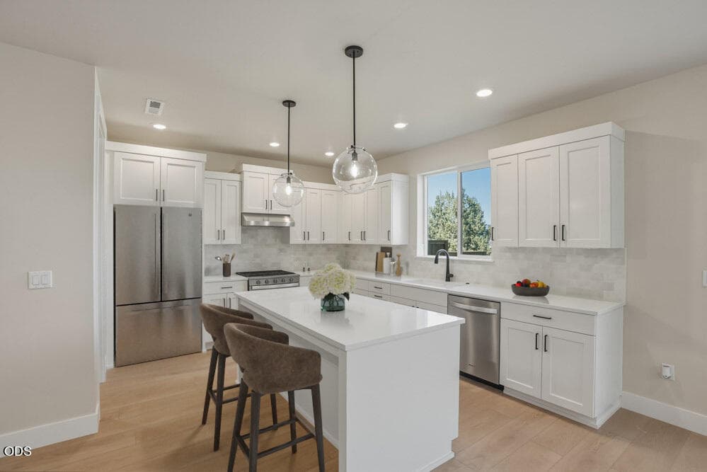 Sydney-P-Classic-Kitchen. Photo 4 of 13, 60927 SE Apollo Place, Bend, OR 97702