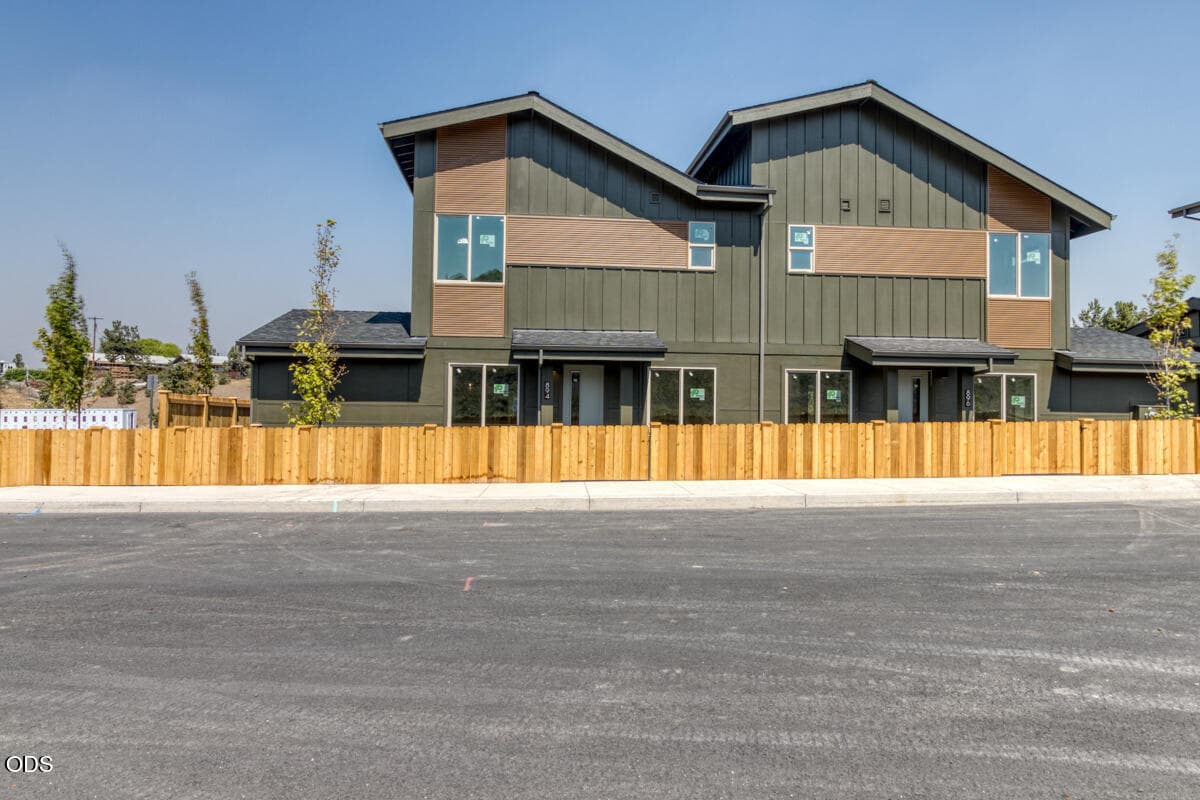 CREP0071. Photo 1 of 28, 894 SE Aquila Drive, Madras, OR 97741