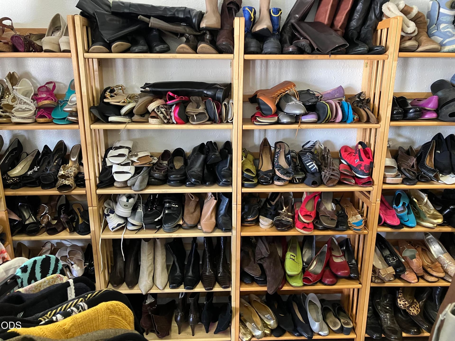 Anna shoes n shoe rack. Photo 5 of 7, 184 Galice Road Unit B, Merlin, OR 97532