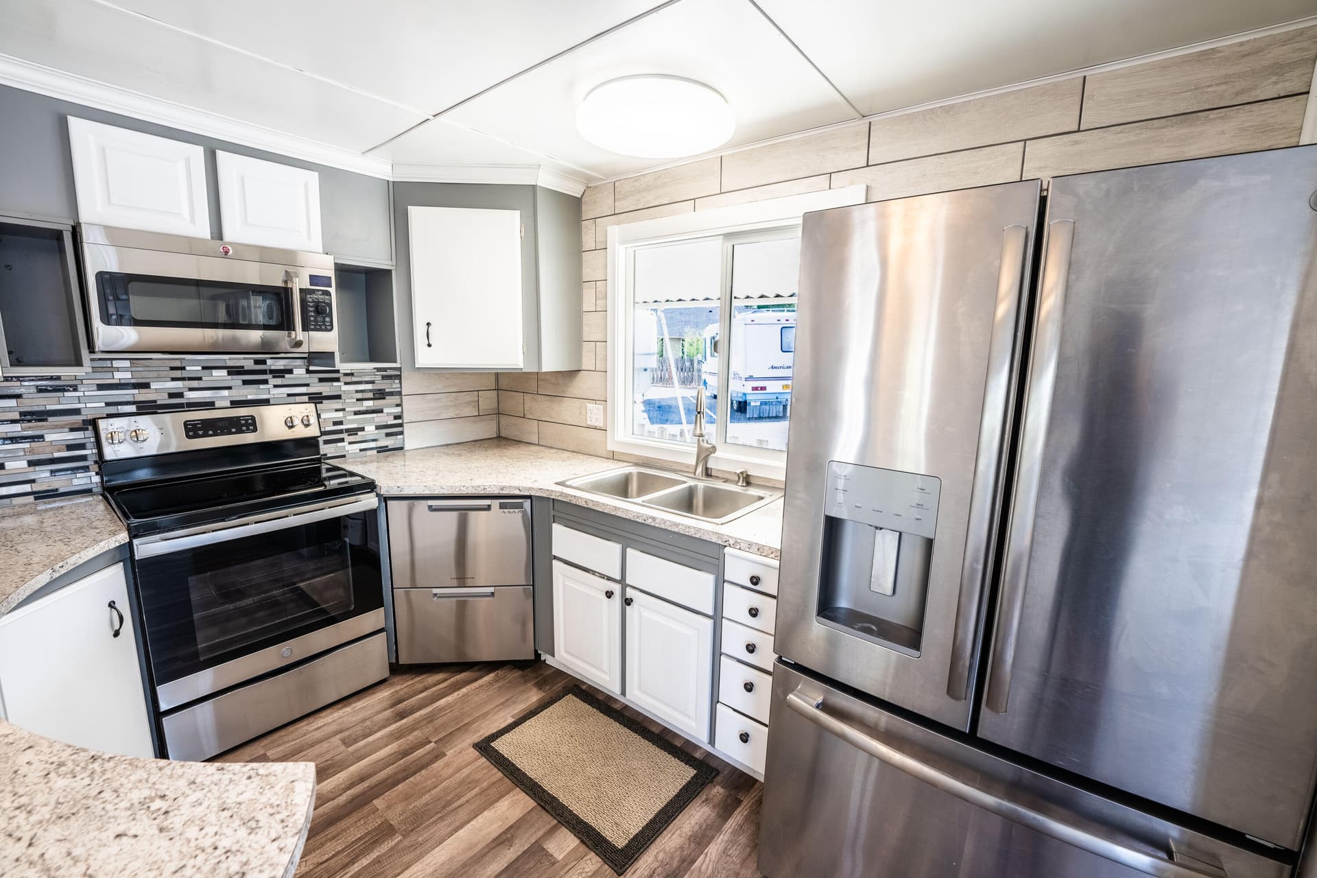 Kitchen. Photo 5 of 42, 355 Colver Road Unit UNIT 67, Talent, OR 97540