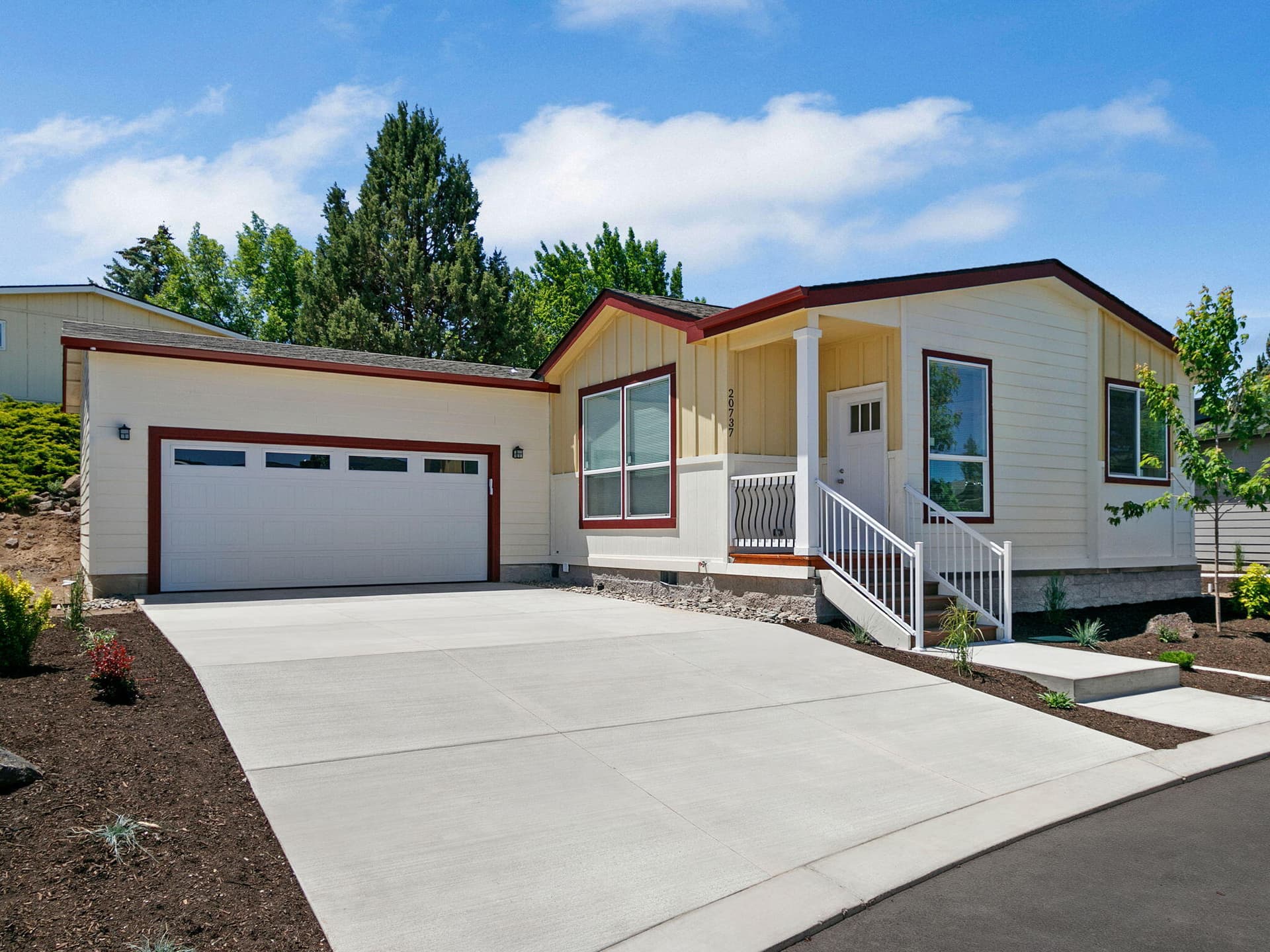 30-web-or-mls-20737 My Longest Way, Bend. Photo 3 of 27, 20737 My Longest Way Unit 38, Bend, OR 97701