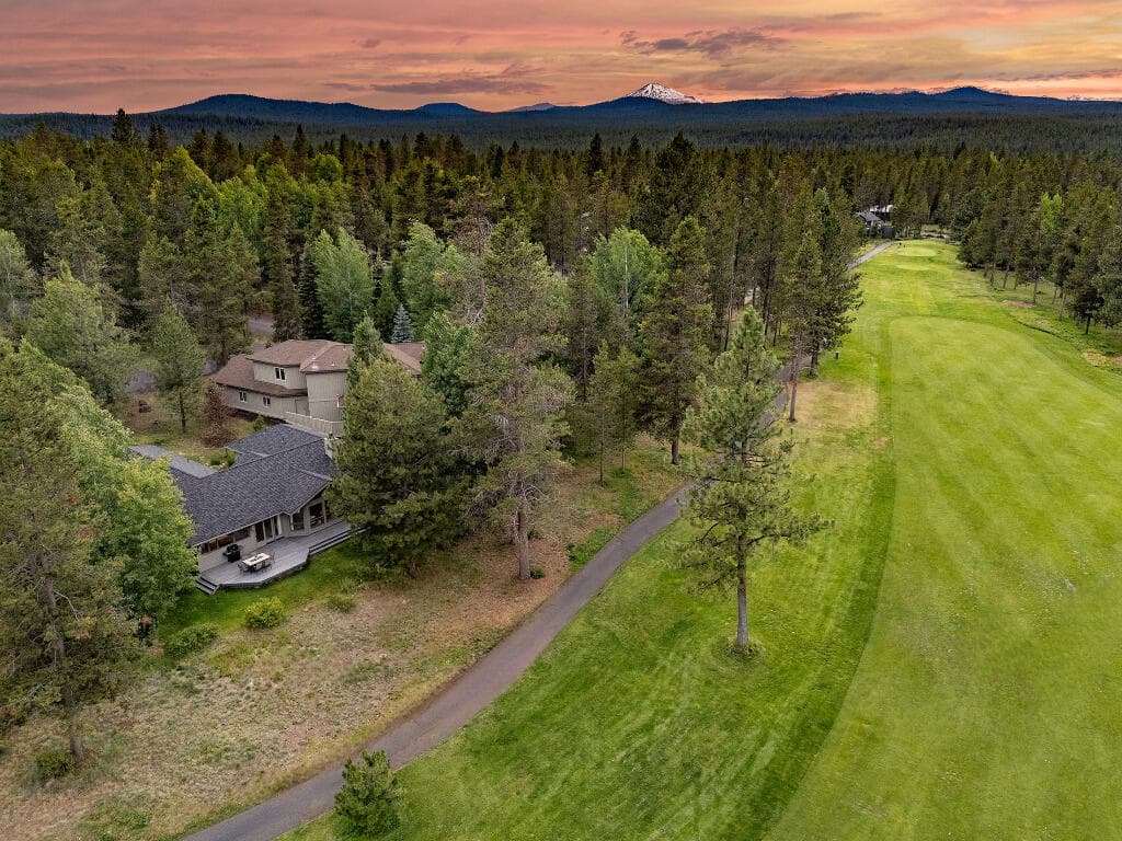 004. Photo 4 of 21, 57716 Vine Maple Lane, Sunriver, OR 97707
