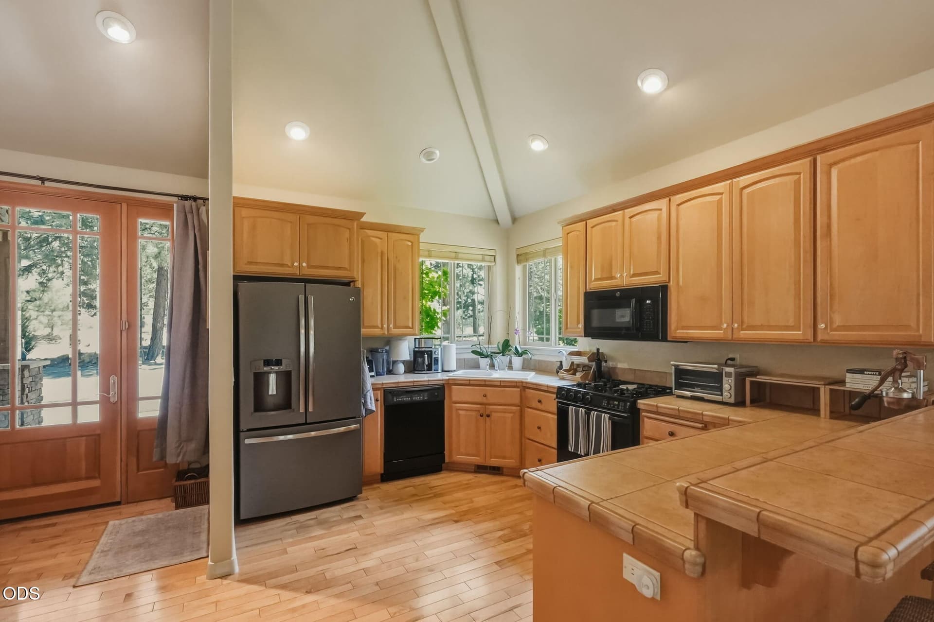 Kitchen. Photo 3 of 31, 335 Mount Washington Drive, Bend, OR 97702