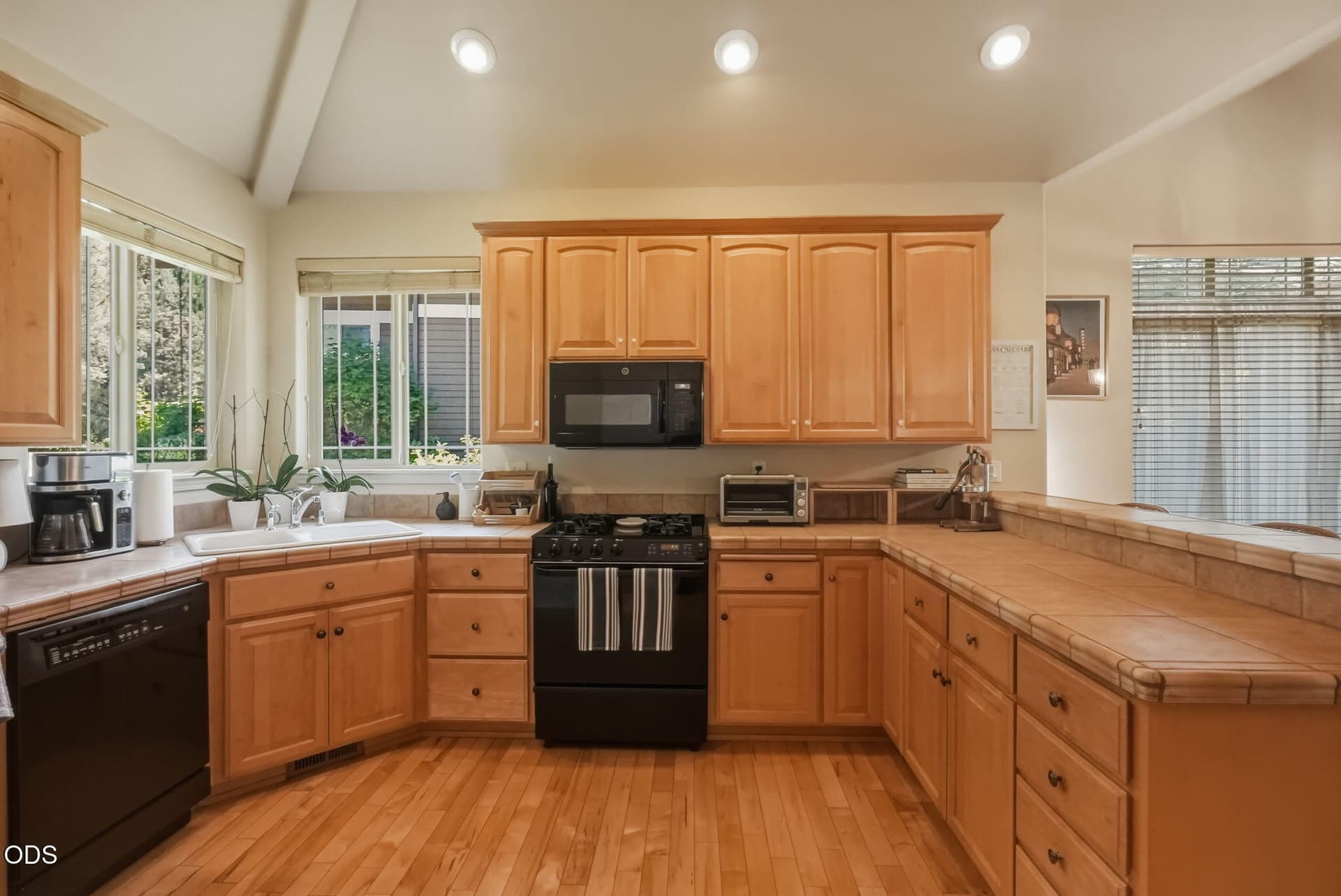 Kitchen. Photo 4 of 31, 335 Mount Washington Drive, Bend, OR 97702