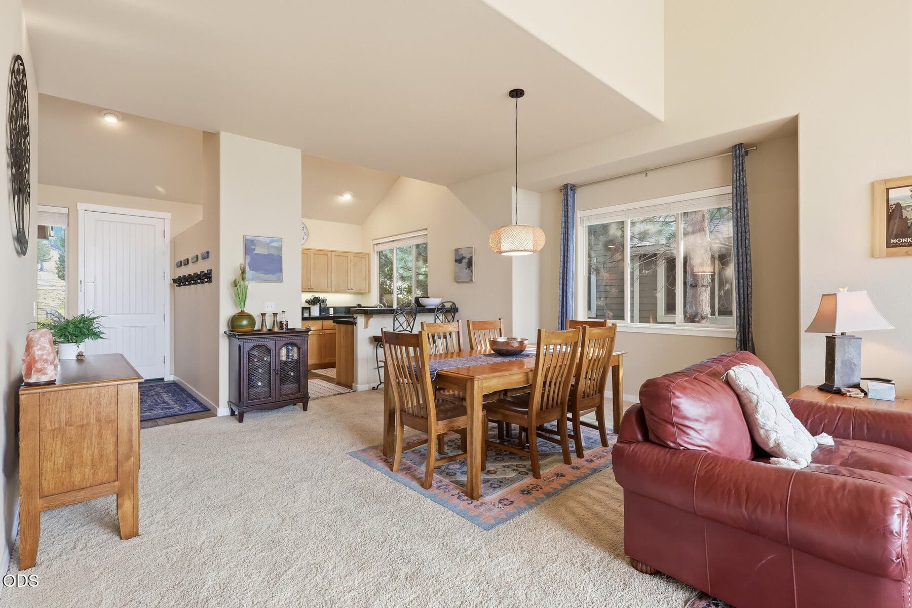 11_living area. Photo 5 of 39, 10614 Village Loop, Redmond, OR 97756