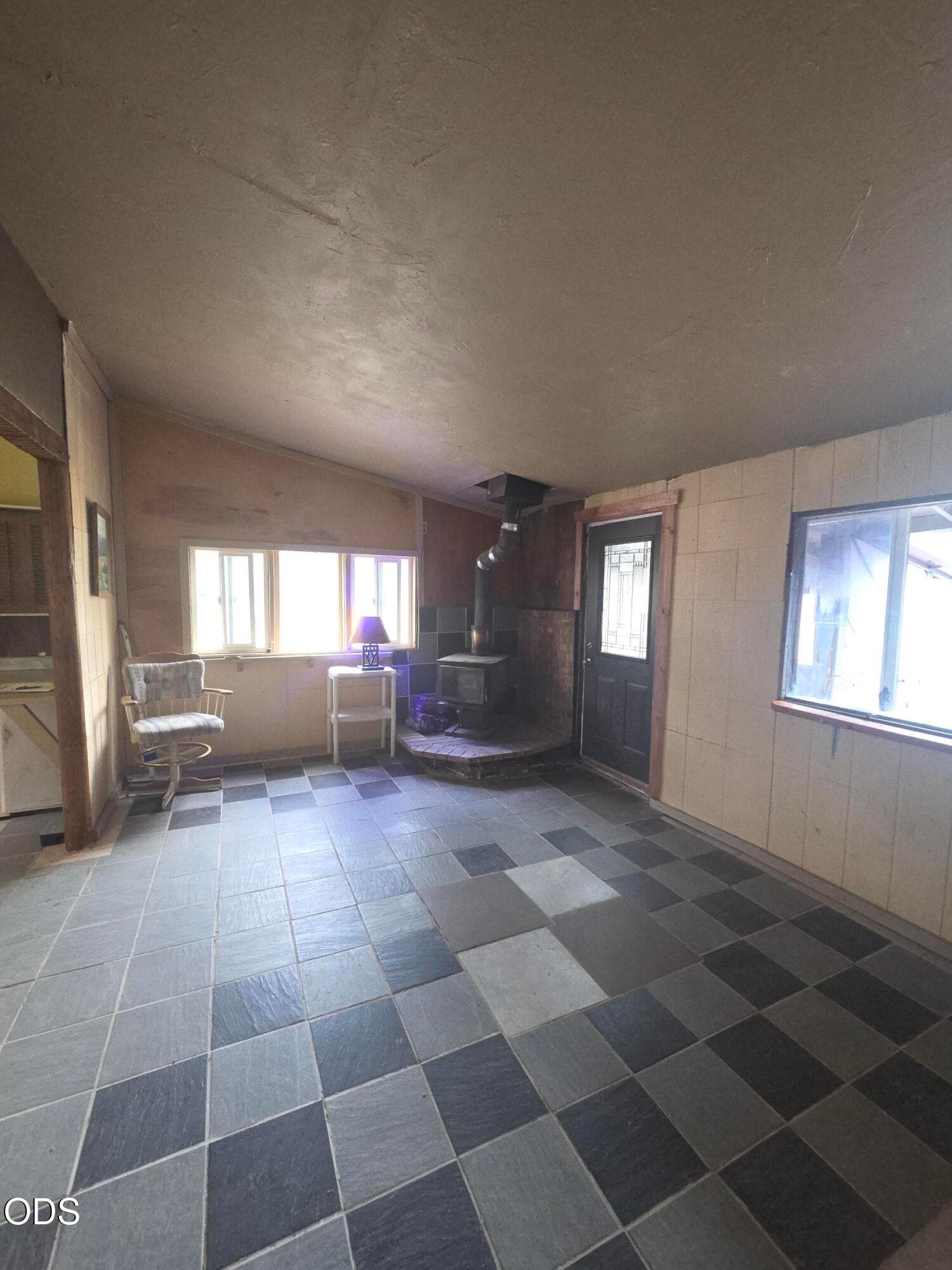Living Room. Photo 3 of 29, 8314 Bly Mountain Cutoff Road, Bonanza, OR 97623