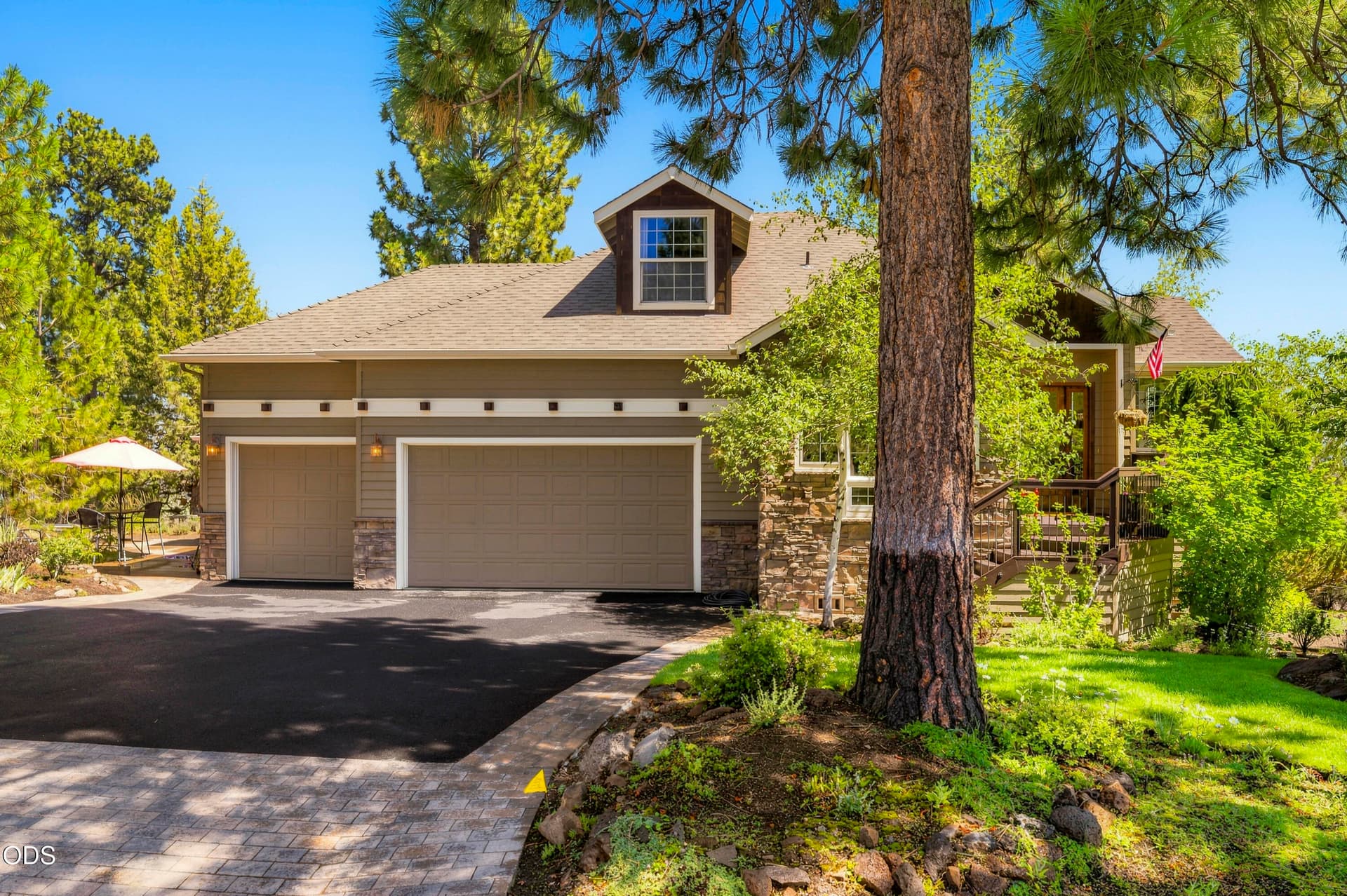 01-Exterior. Photo 3 of 66, 1158 NW Redfield Circle, Bend, OR 97703