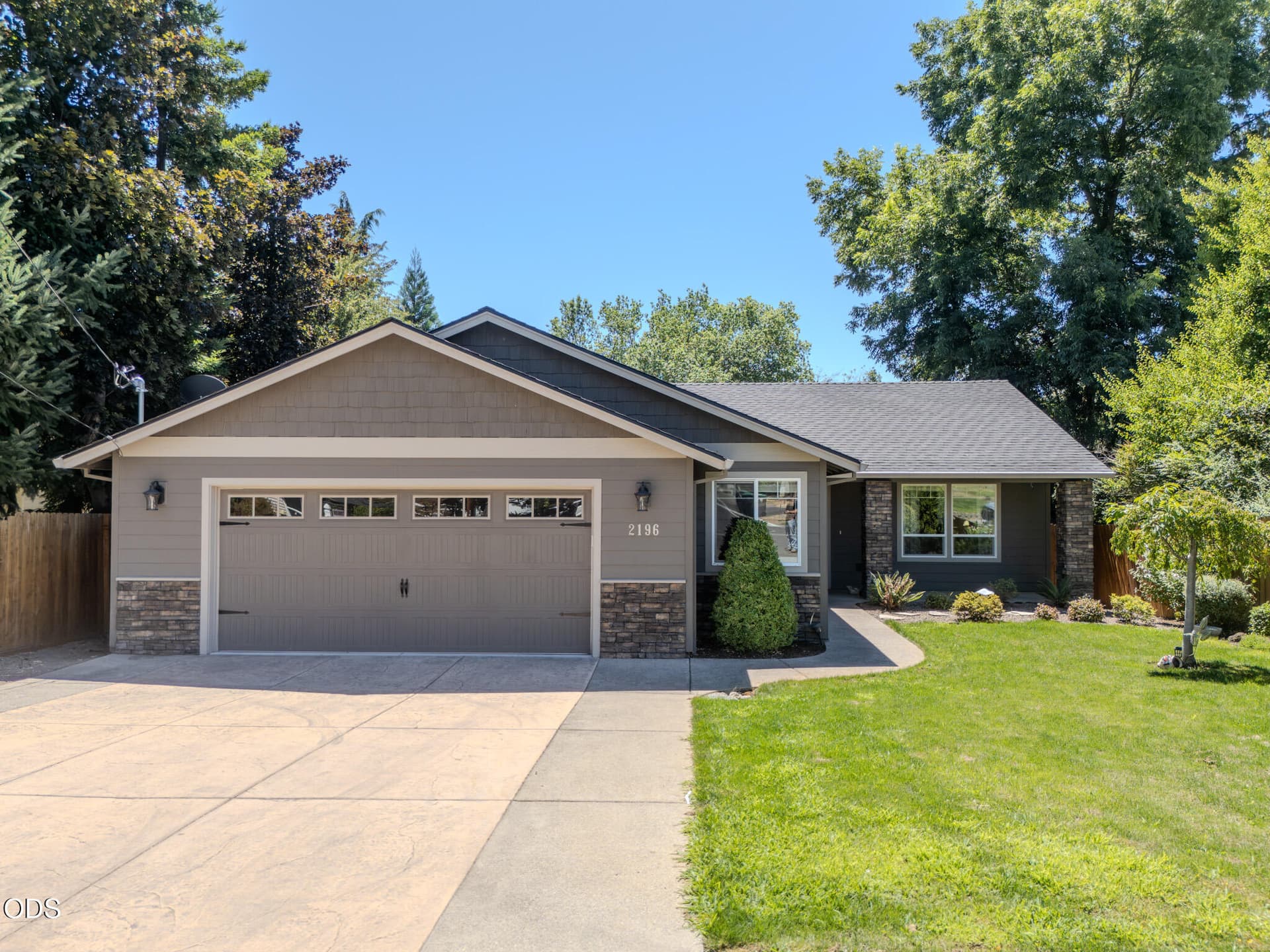 Front of House. Photo 1 of 38, 2196 Crestbrook Road, Medford, OR 97504