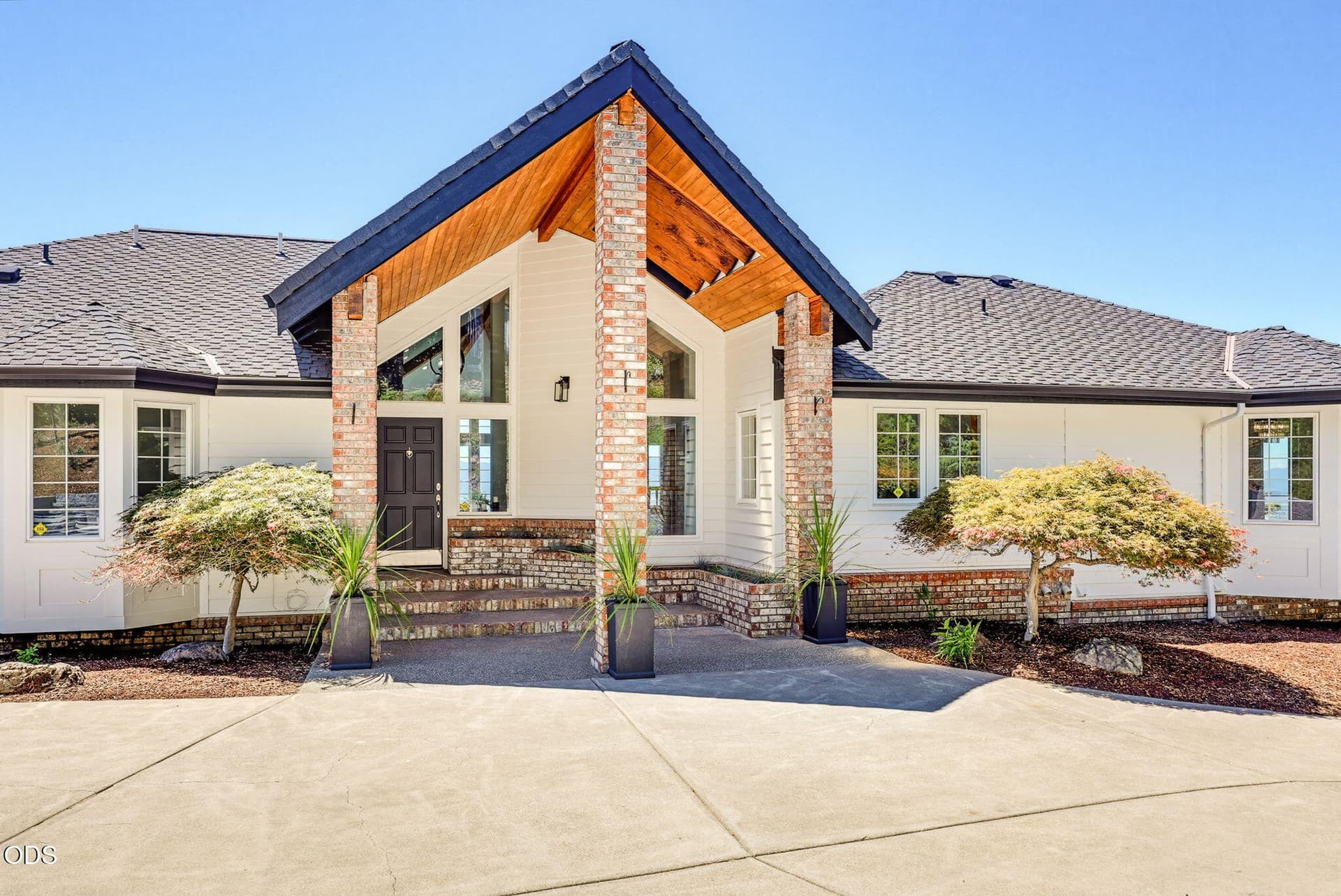Grand covered entry. Photo 4 of 100, 1544 Satellite Drive, Medford, OR 97504