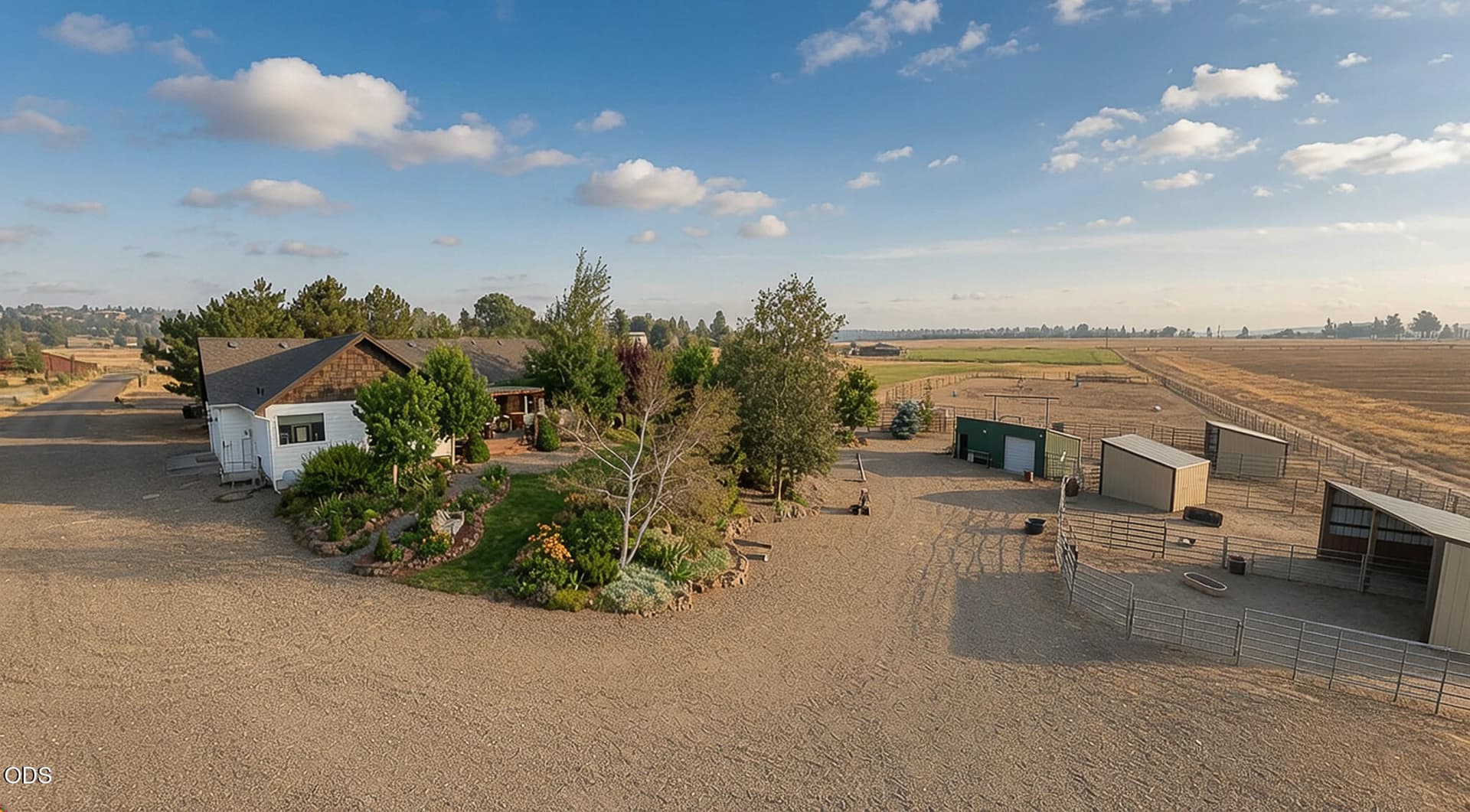 01. Photo 1 of 38, 998 NE Brown Drive, Madras, OR 97741
