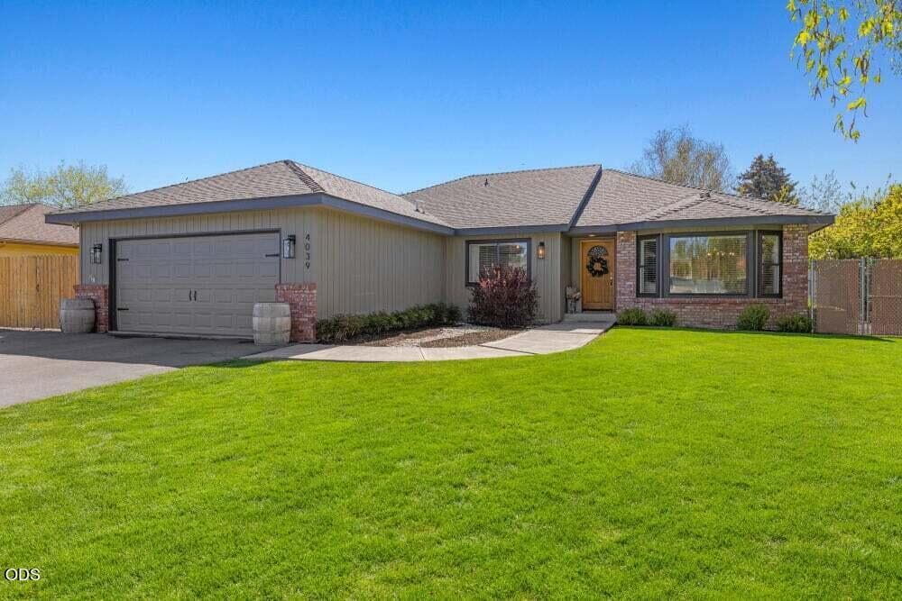 1v. Photo 2 of 33, 4039 Valinda Way, Klamath Falls, OR 97603