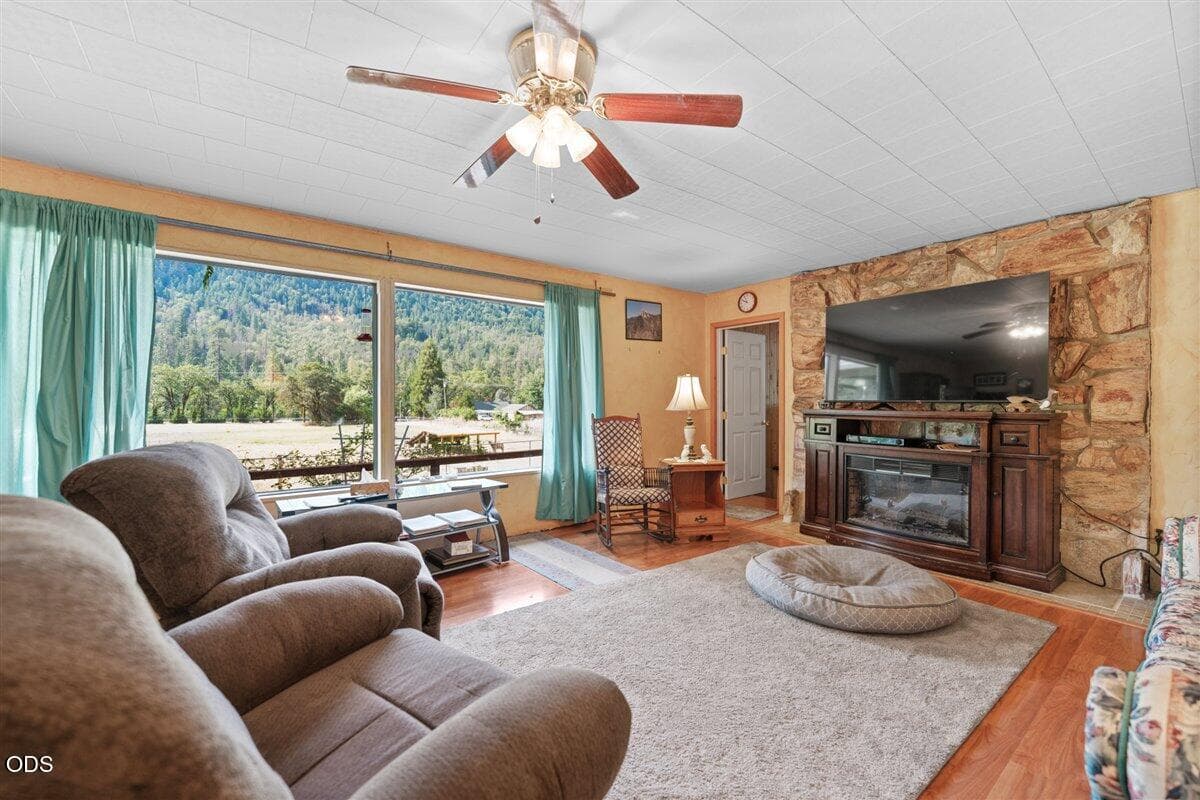 06-Living Room. Photo 3 of 38, 27225 OR-62, Trail, OR 97541