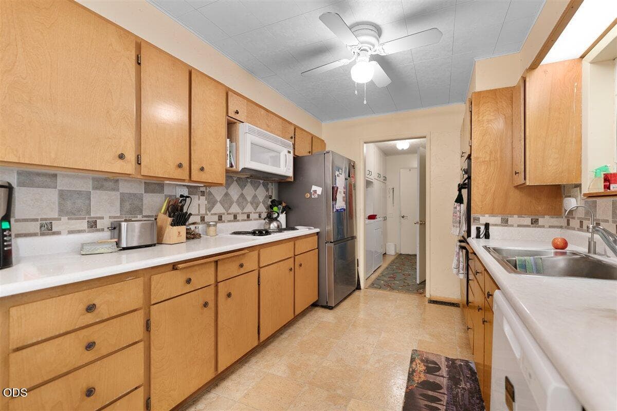 12-Kitchen 3. Photo 4 of 38, 27225 OR-62, Trail, OR 97541