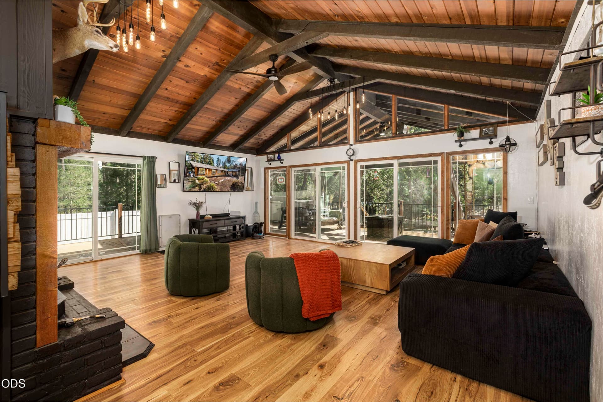 Beautiful style. Photo 3 of 92, 555 Ewe Creek Road, Grants Pass, OR 97526