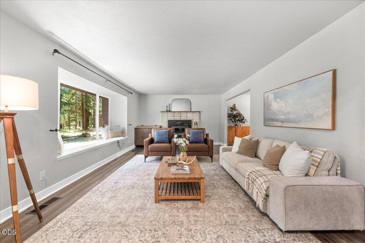08-Living Room. Photo 3 of 48, 12300 Oregon 66, Ashland, OR 97520