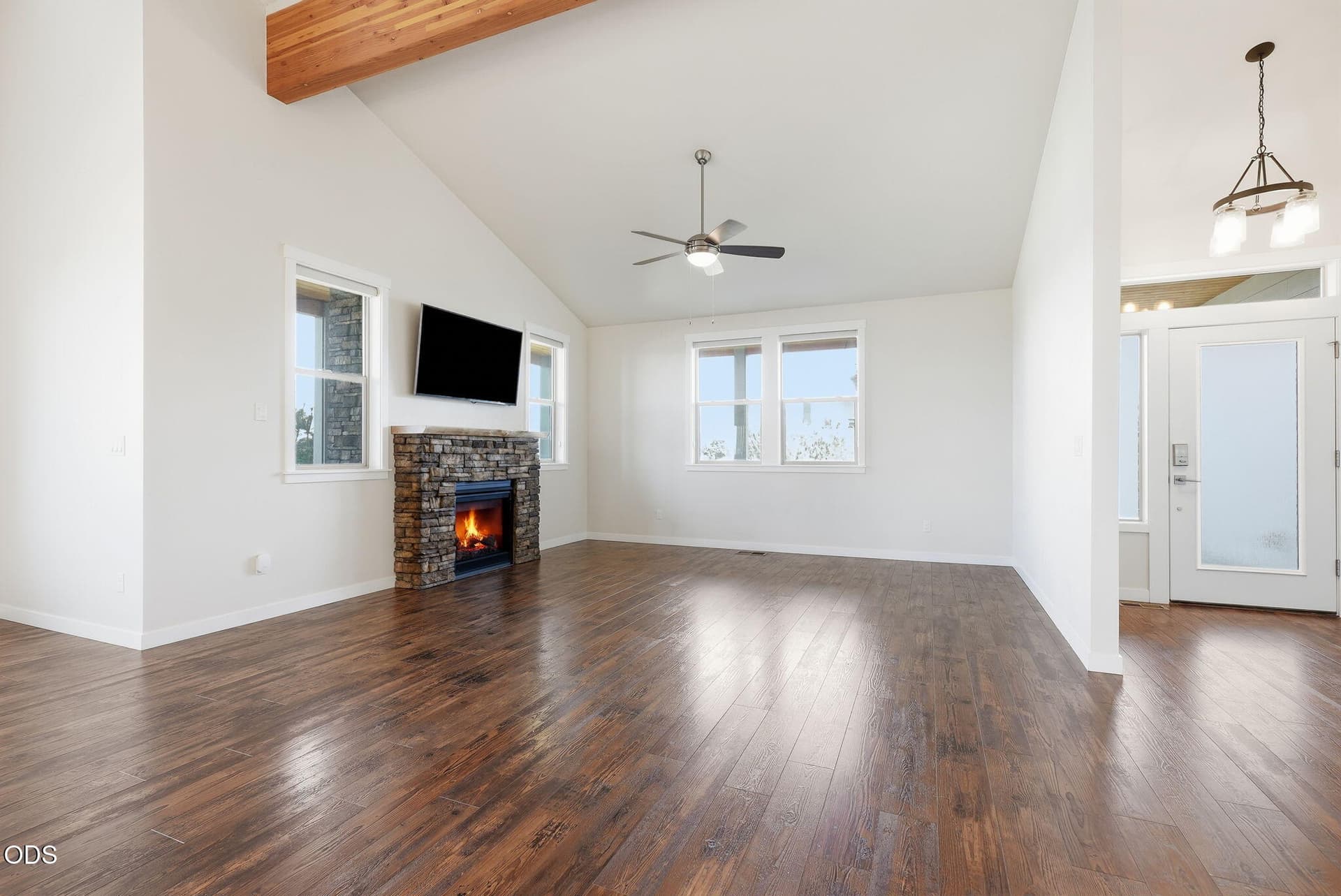 6-web-or-mls-Riley_Visuals-6. Photo 5 of 37, 4496 SW Zenith Avenue, Redmond, OR 97756