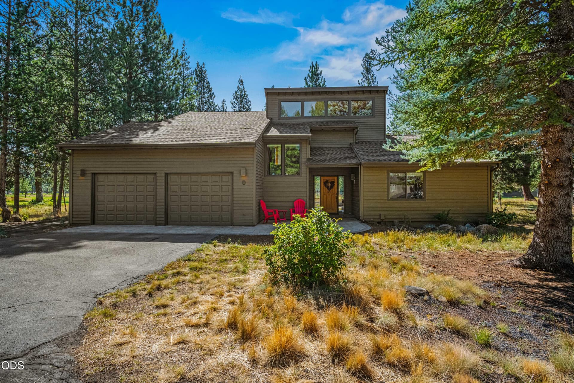 sunriver-home-two-car-garage. Photo 2 of 56, 17777 Topflite Lane, Sunriver, OR 97707