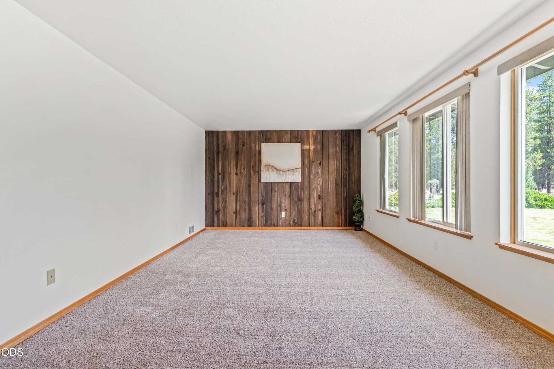 Kurtz-LivingA. Photo 4 of 57, 149930 Kurtz Road, La Pine, OR 97739