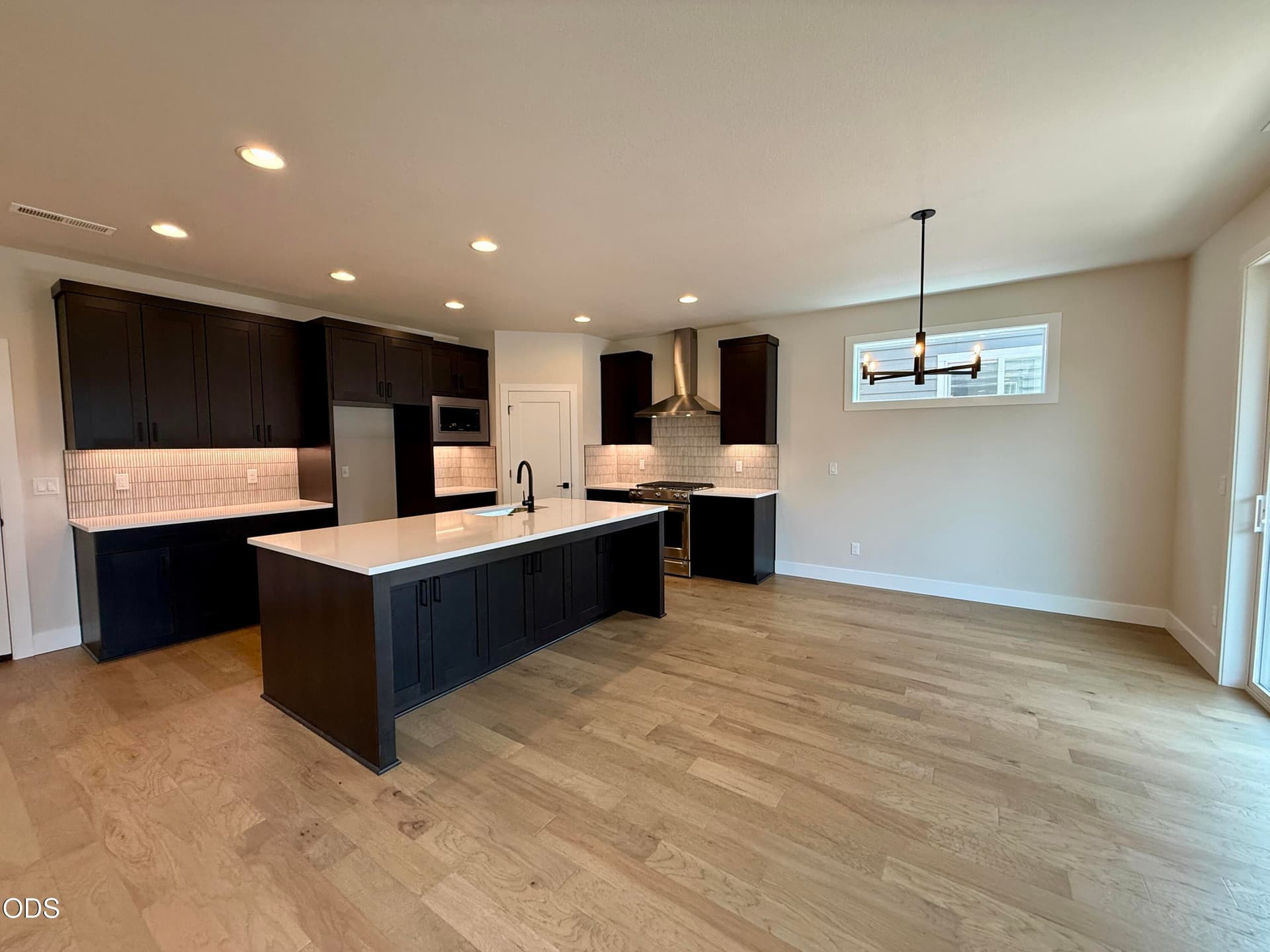 Kitchen. Photo 5 of 26, 21416 SE Krakatoa Court Unit Lot 102, Bend, OR 97702