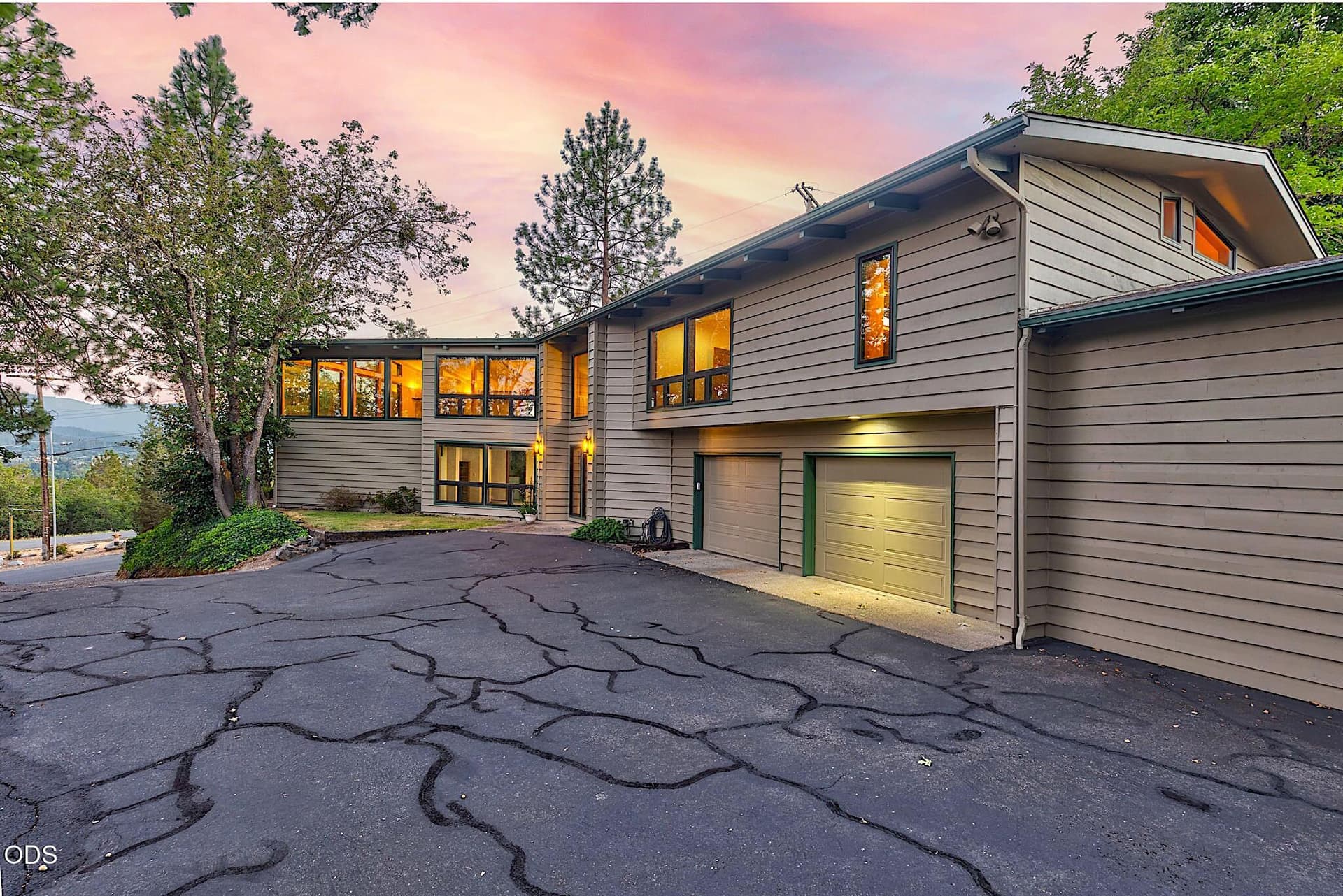 1-web-or-mls-500-nw-woodson-dr. Photo 2 of 74, 500 NW Woodson Drive, Grants Pass, OR 97526