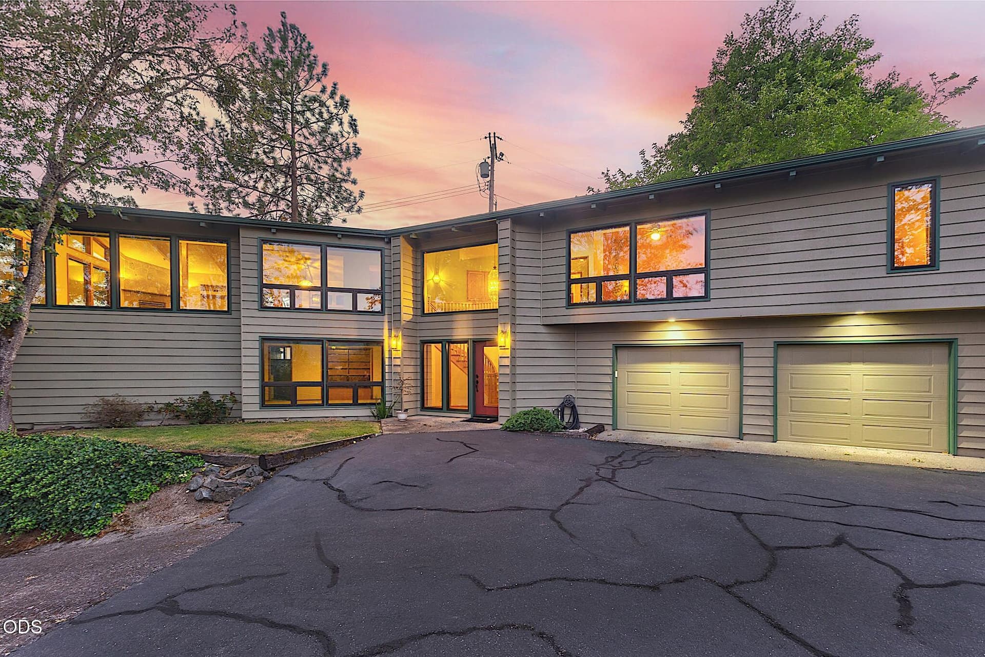 71-web-or-mls-500-nw-woodson-dr. Photo 1 of 74, 500 NW Woodson Drive, Grants Pass, OR 97526