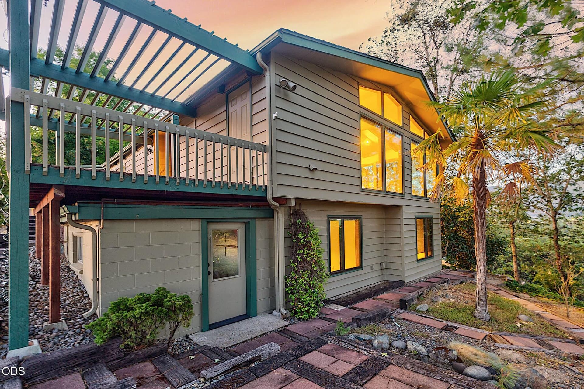 72-web-or-mls-500-nw-woodson-dr. Photo 3 of 74, 500 NW Woodson Drive, Grants Pass, OR 97526