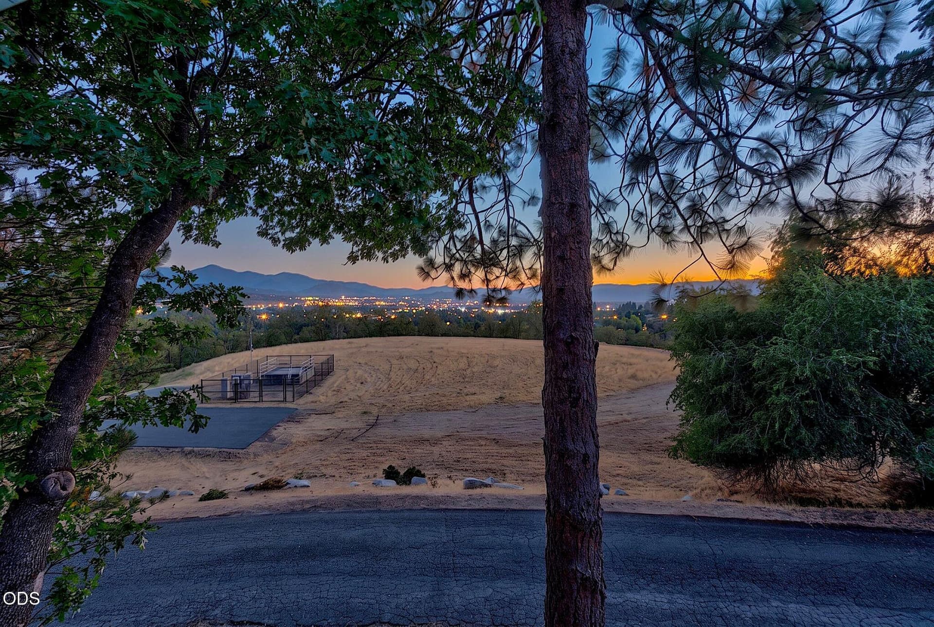 73-web-or-mls-500-nw-woodson-dr. Photo 5 of 74, 500 NW Woodson Drive, Grants Pass, OR 97526