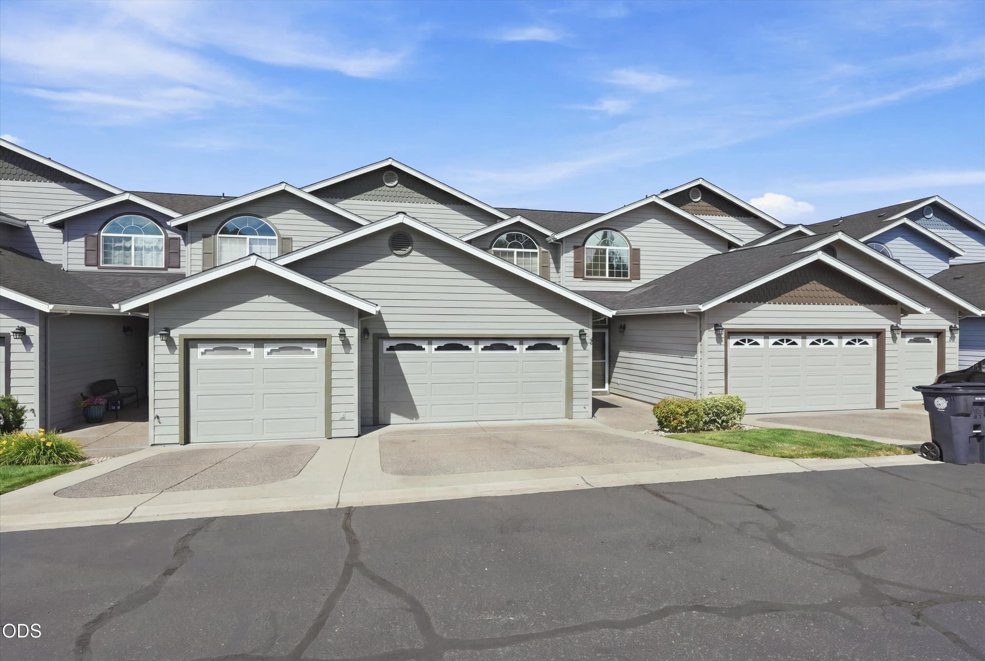 04-3855 Dover Ridge Dr #4-4. Photo 2 of 31, 3855 Dover Ridge Drive Unit 4, Medford, OR 97504