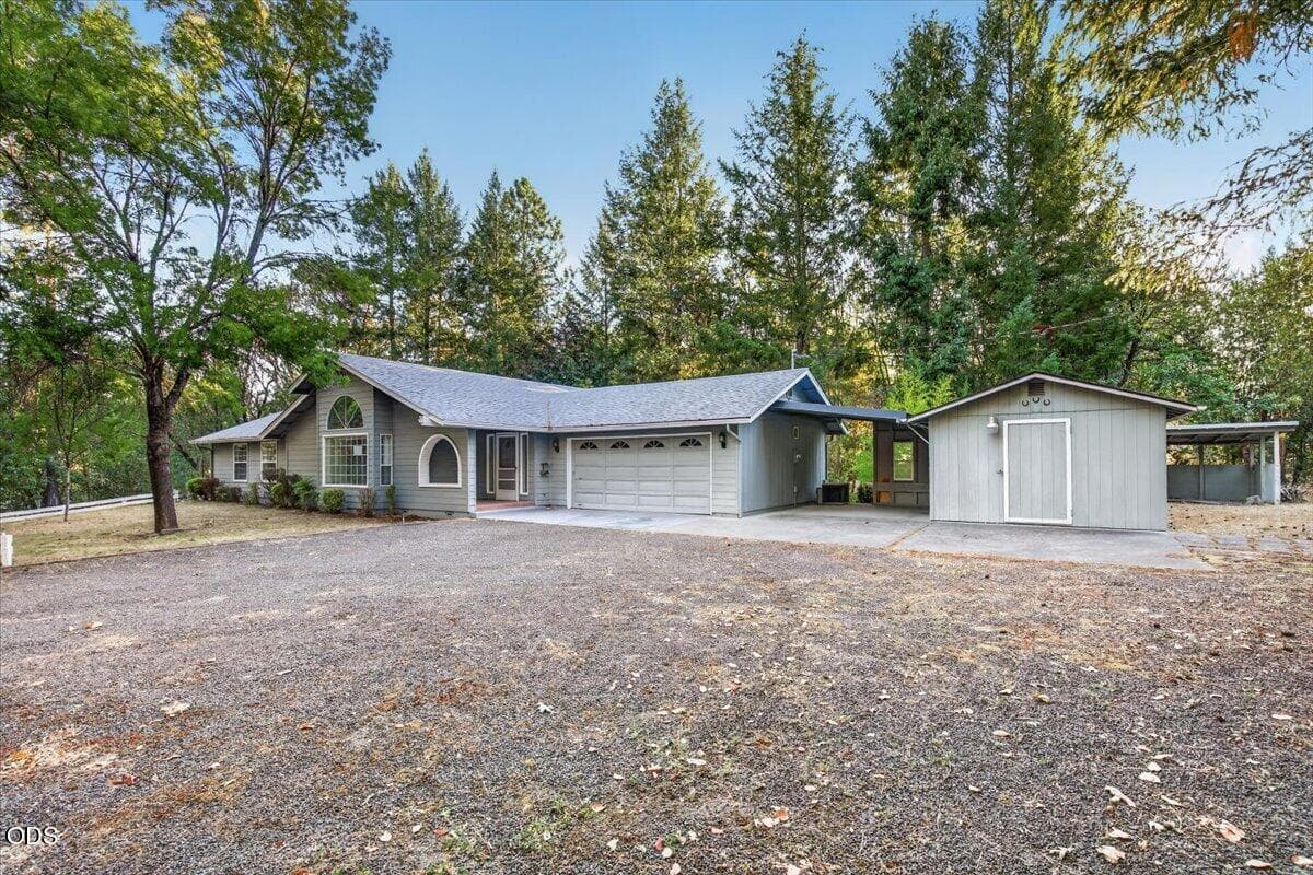 05-5. Photo 1 of 33, 111 Sherwood Lane, Grants Pass, OR 97527