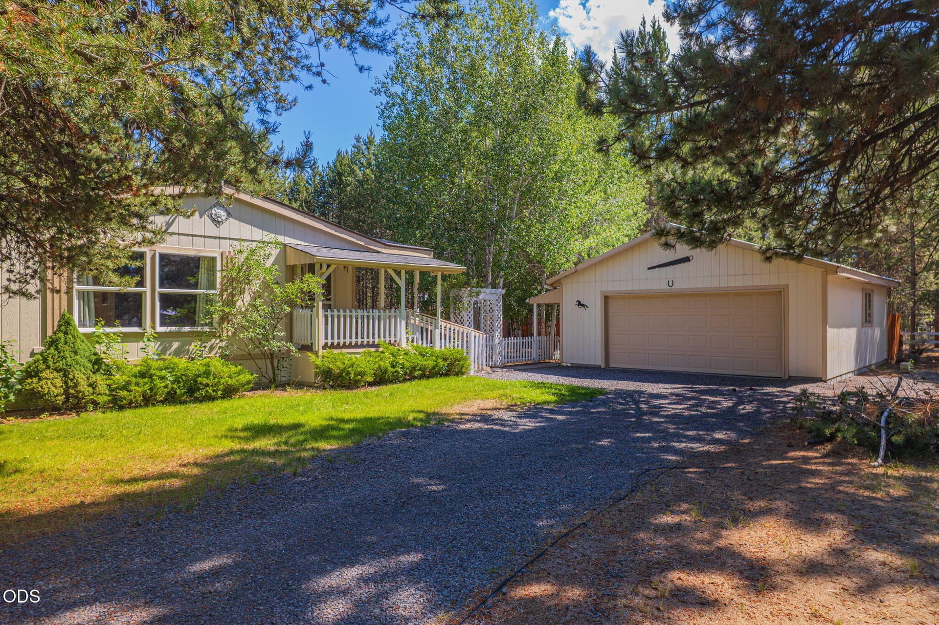 31-web-or-mls-147135 Bills Rd-25. Photo 2 of 43, 147135 Bills Road, Gilchrist, OR 97737