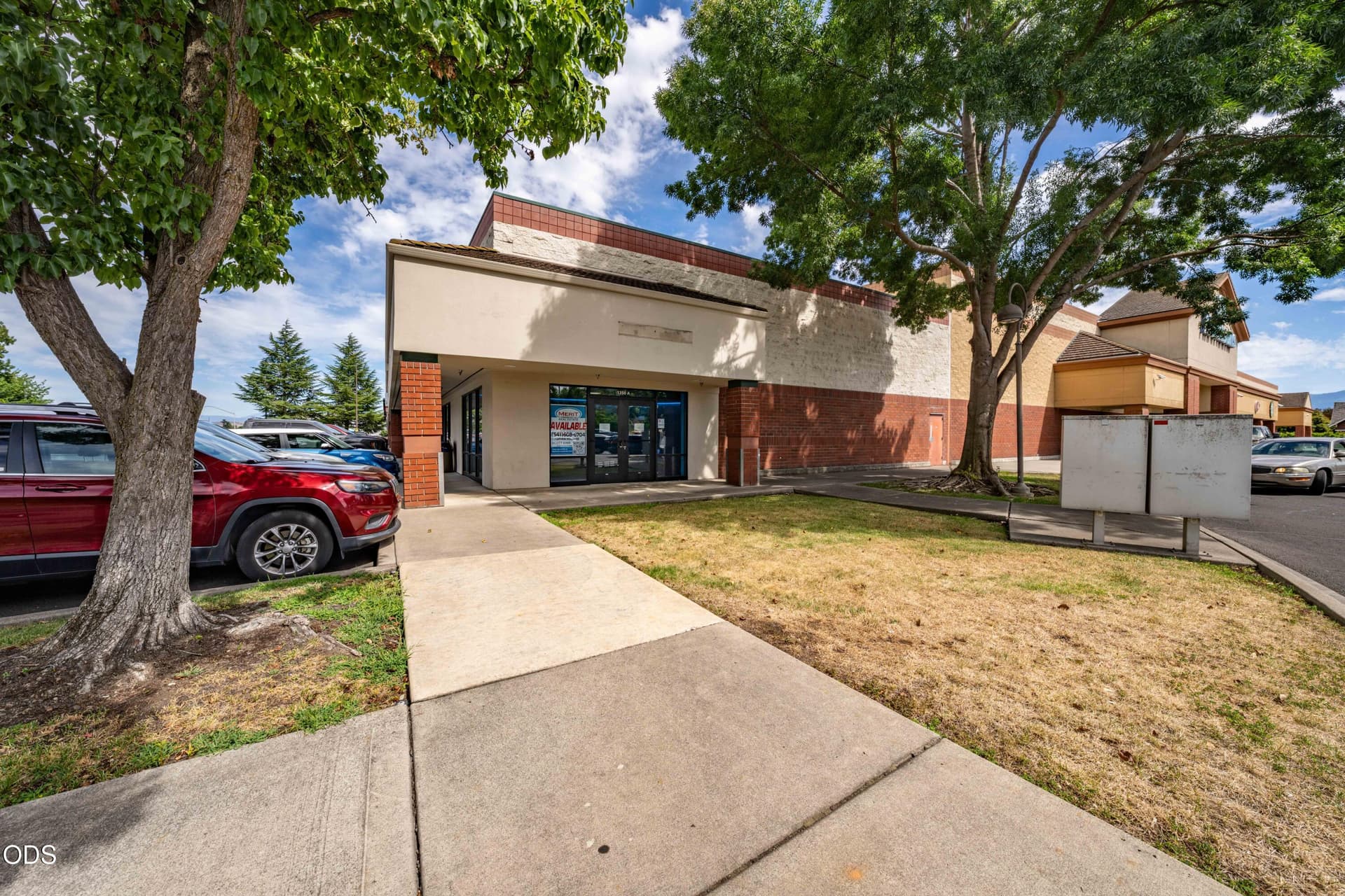 1350-A-3. Photo 3 of 28, 1350 Plaza Boulevard Unit A-B, Central Point, OR 97502