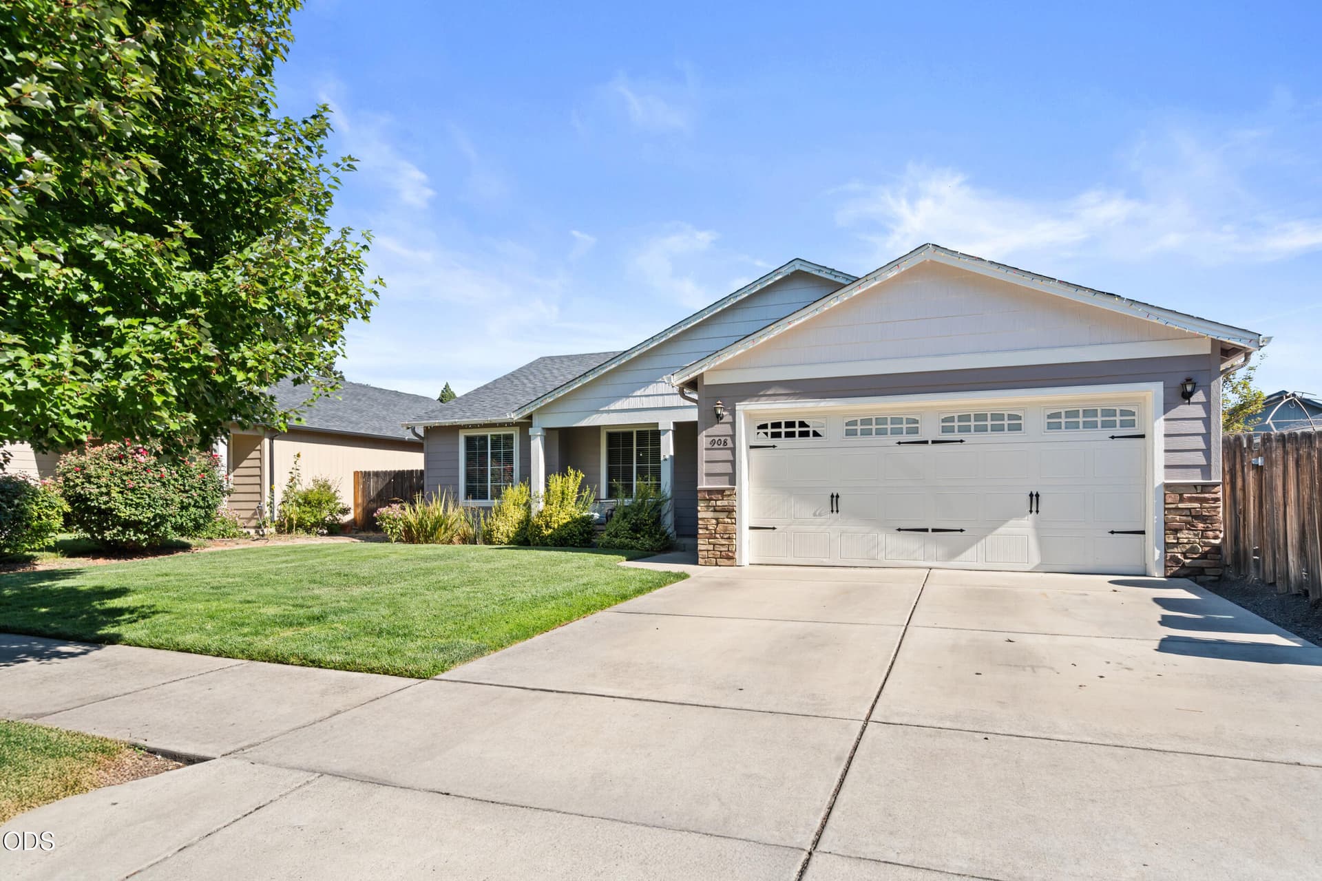 908 archer dr-04. Photo 3 of 18, 908 Archer Drive, Medford, OR 97501
