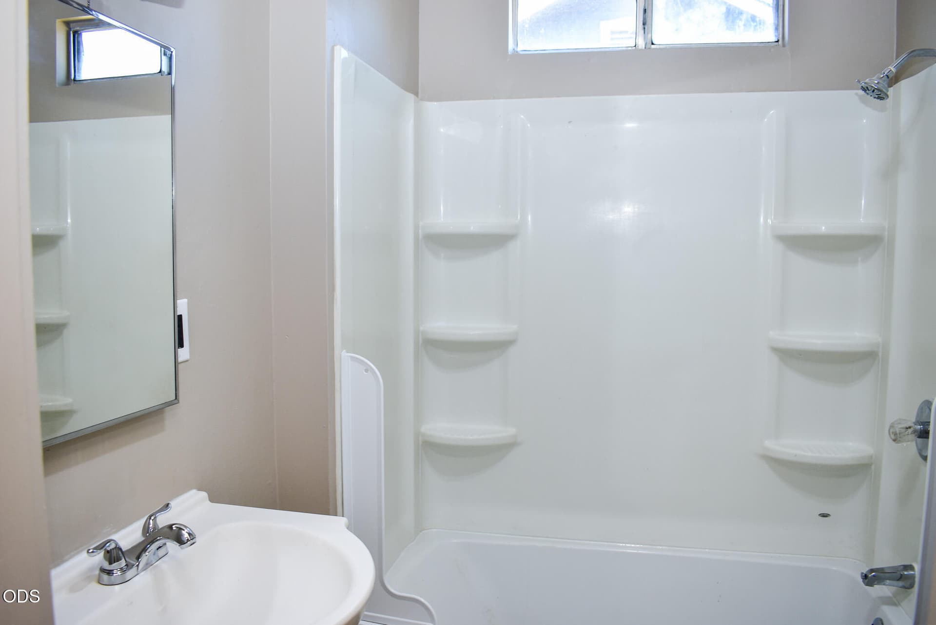 515 N Riverside Bathroom Photo. Photo 4 of 18, 515 N Riverside Avenue, Medford, OR 97501