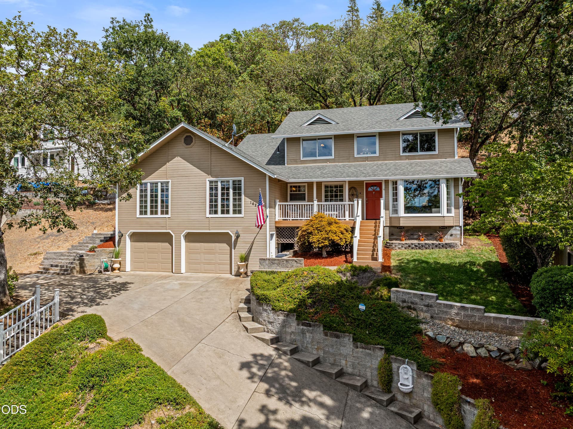 Main. Photo 2 of 48, 1628 NE Terrace Drive, Grants Pass, OR 97526