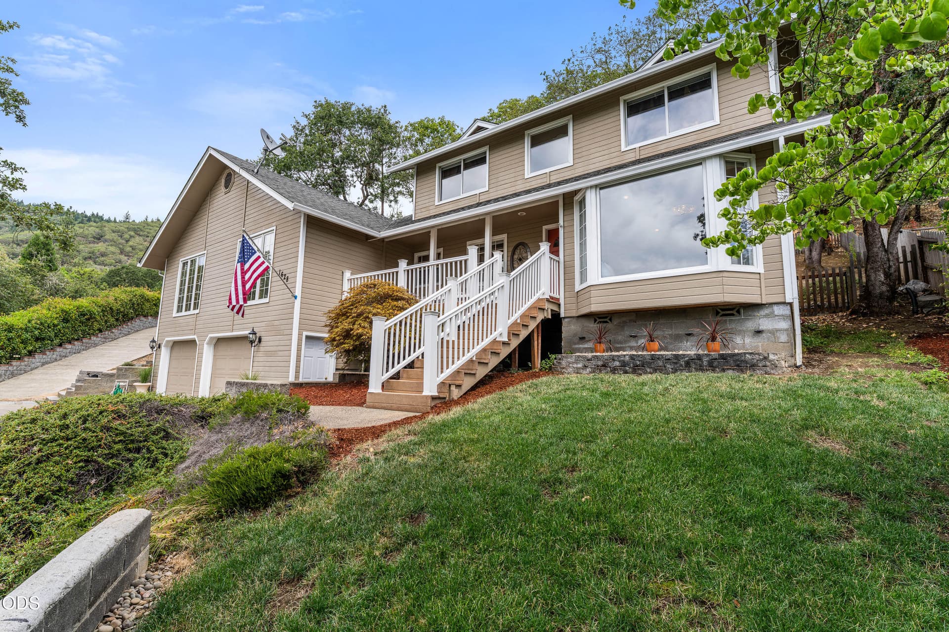 15-EXT (11 of 16). Photo 3 of 48, 1628 NE Terrace Drive, Grants Pass, OR 97526