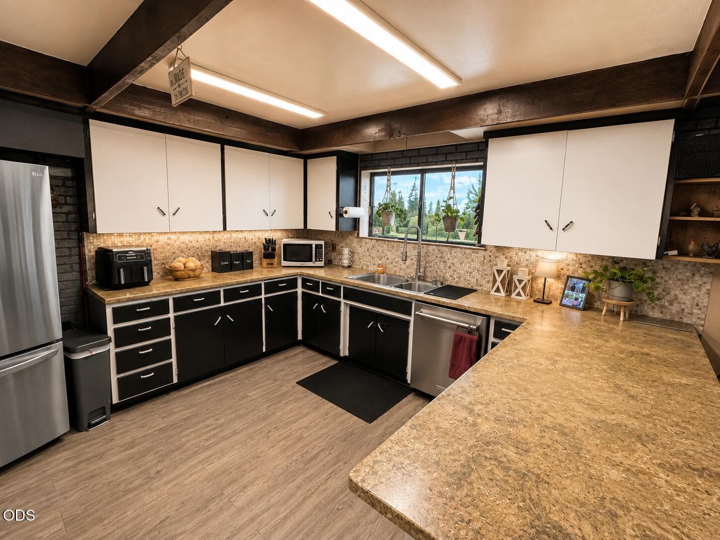 5 Kitchen Sink. Photo 5 of 28, 33366 Priceboro Drive, Harrisburg, OR 97446