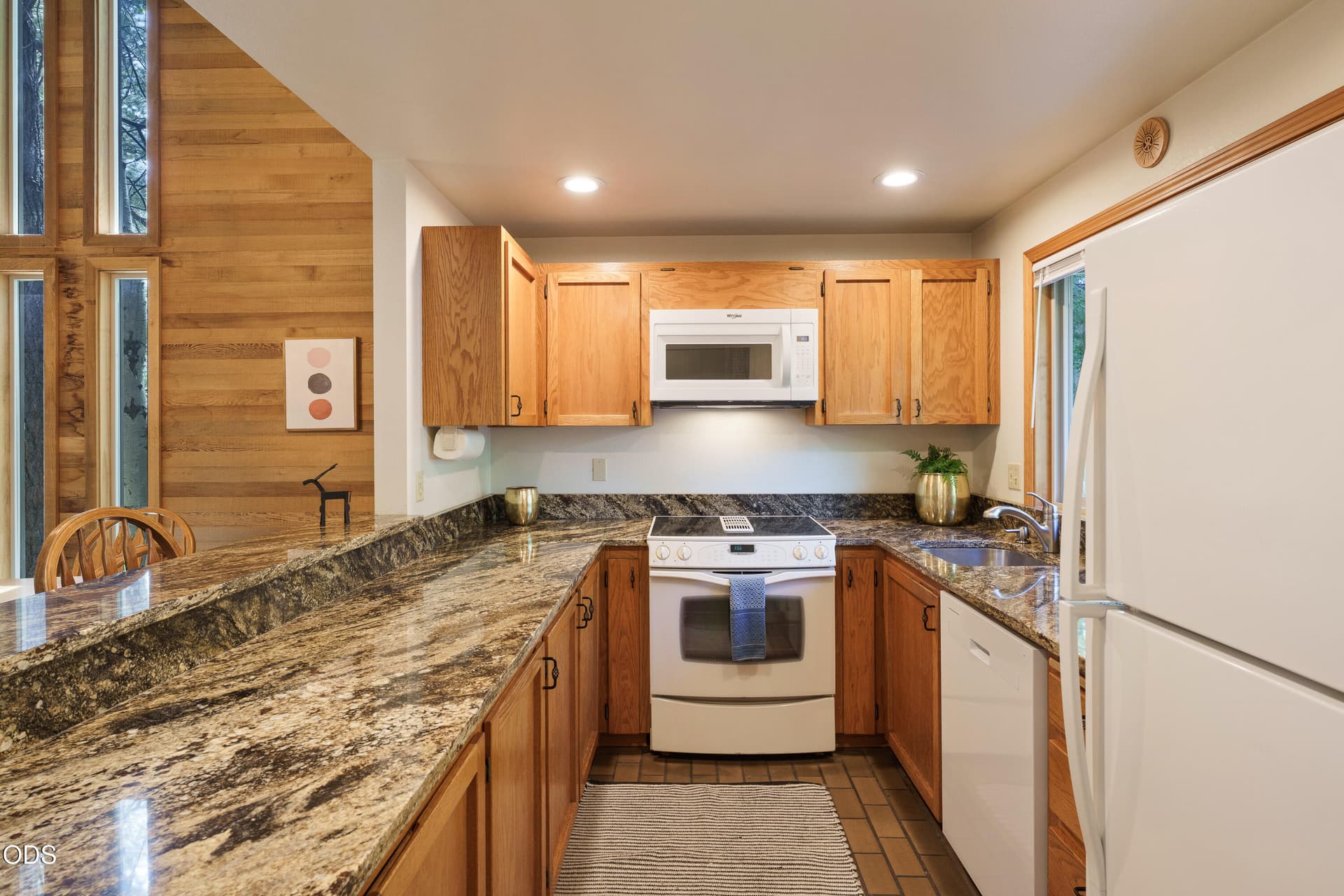 Kitchen. Photo 5 of 37, 57369 Lake Aspen Court, Sunriver, OR 97707