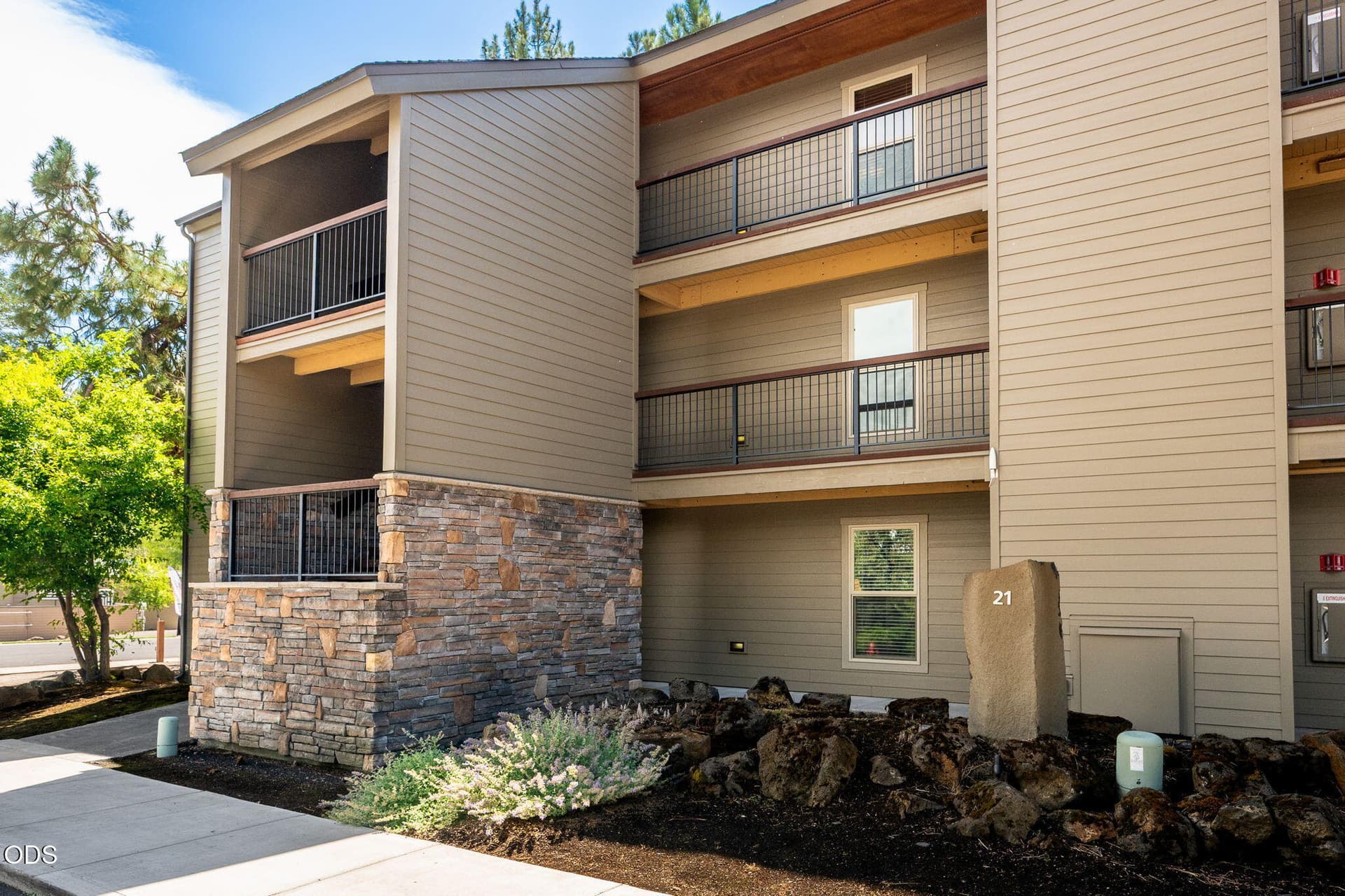 3-web-or-mls-7-30-26 18575 SW Century 21. Photo 3 of 57, 18575 SW Century Drive Unit # 2133-2134, Bend, OR 97702