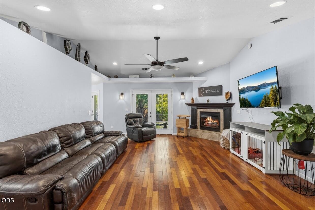 living room. Photo 4 of 19, 101 Aberdeen Lane, Eagle Point, OR 97524