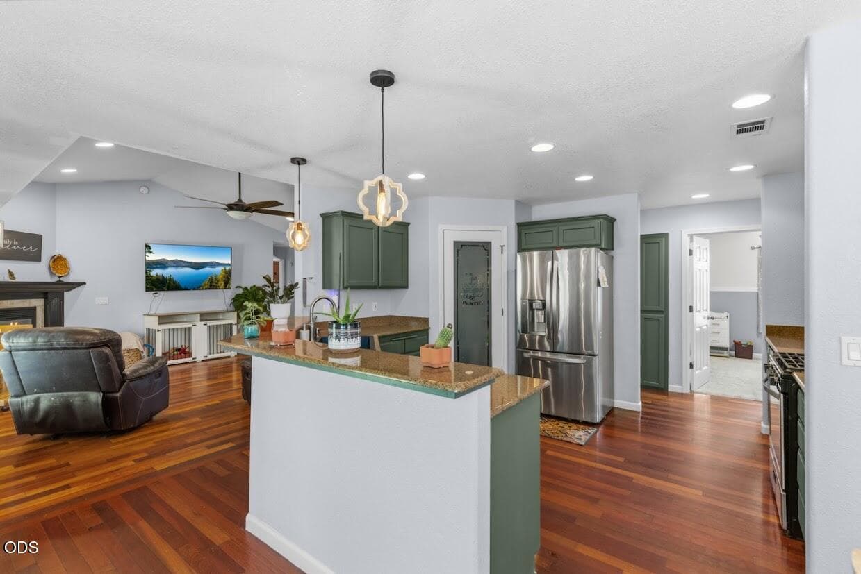 kitchen view 1. Photo 5 of 19, 101 Aberdeen Lane, Eagle Point, OR 97524