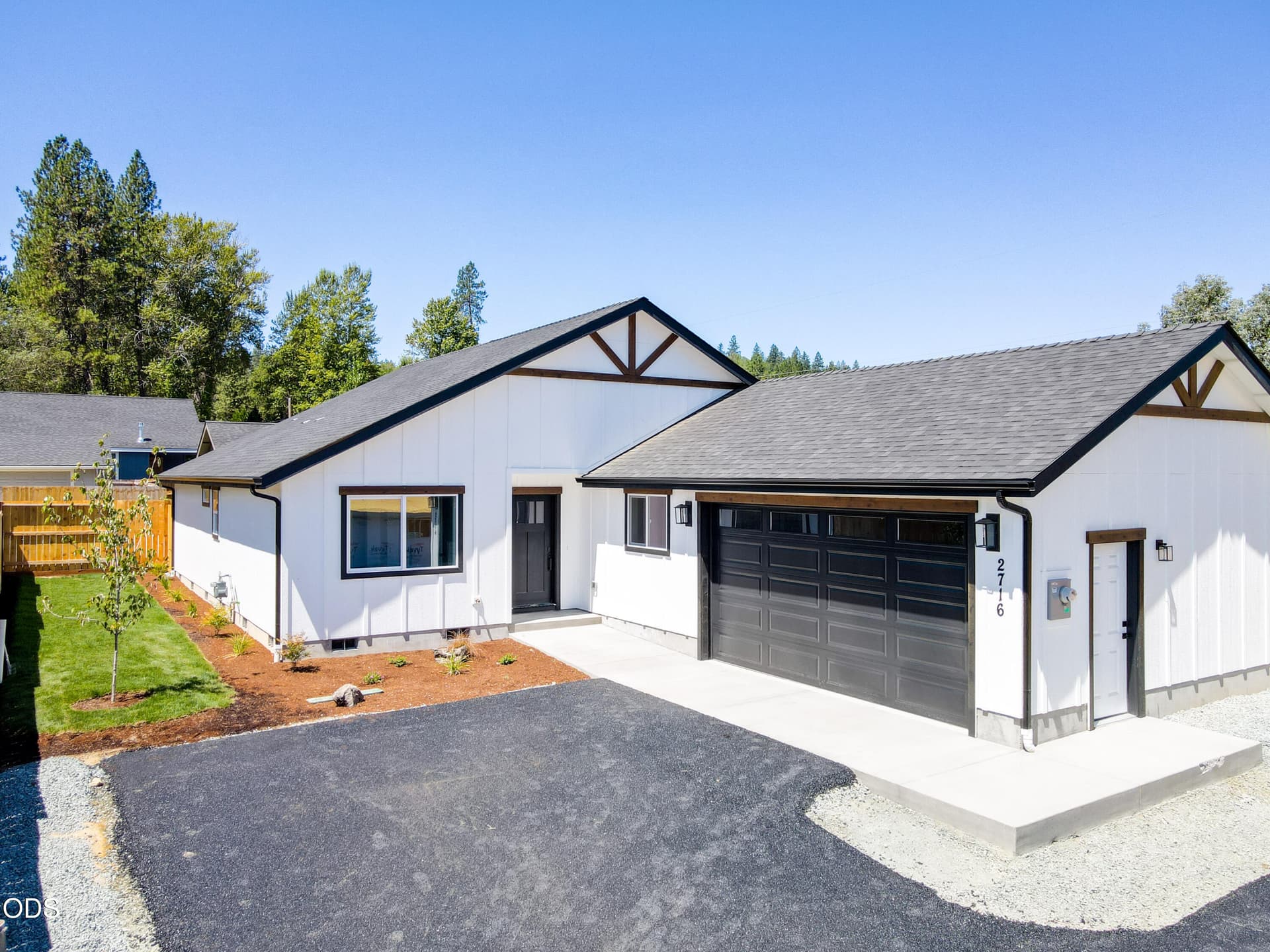2. Photo 2 of 32, 2716 Denton Trail, Grants Pass, OR 97527