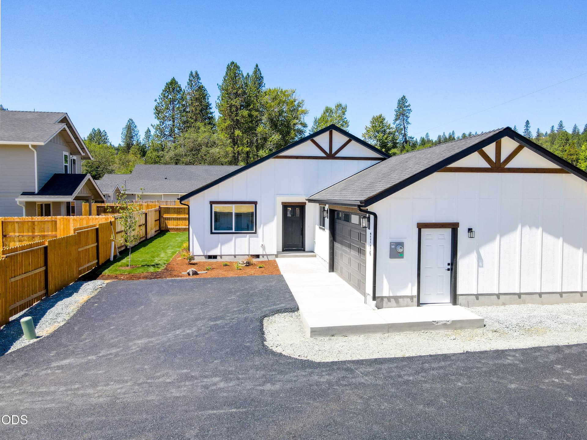 3. Photo 3 of 32, 2716 Denton Trail, Grants Pass, OR 97527