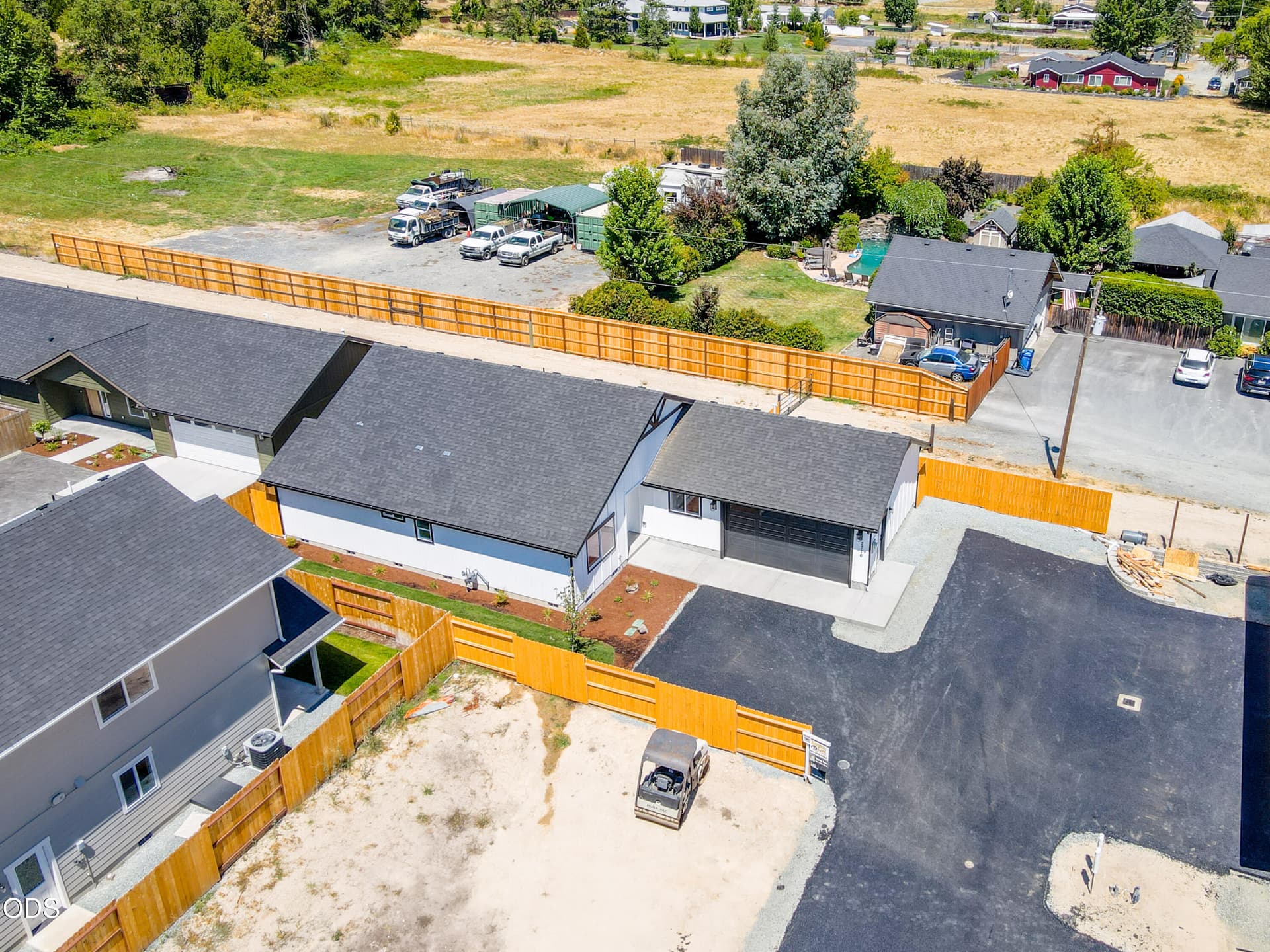 4. Photo 4 of 32, 2716 Denton Trail, Grants Pass, OR 97527