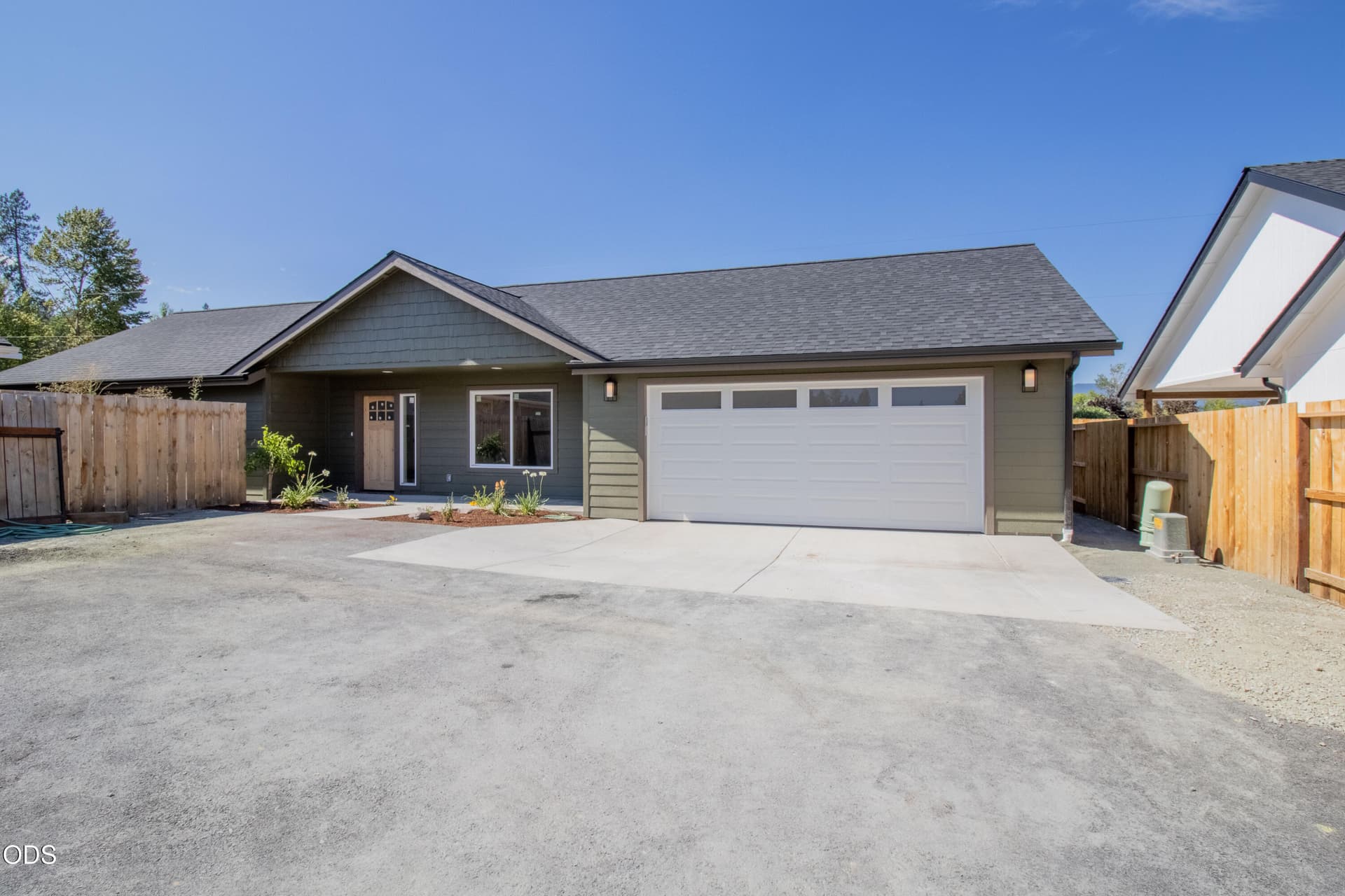 2. Photo 2 of 31, 2728 Denton Trail, Grants Pass, OR 97527